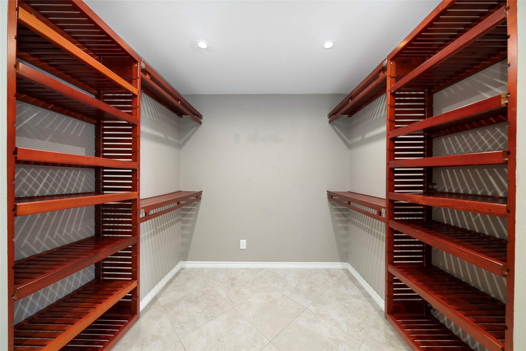 2100 Mistletoe Drive