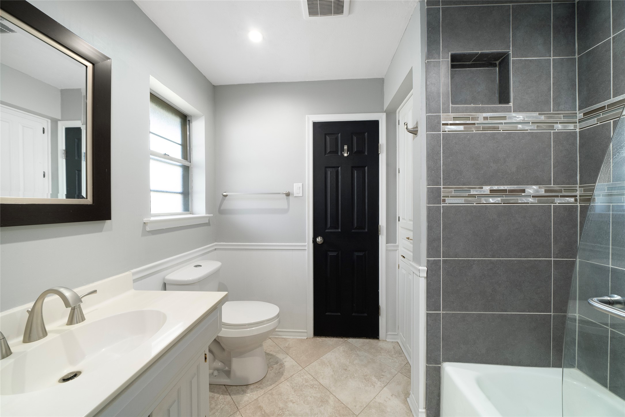 2100 Mistletoe Drive