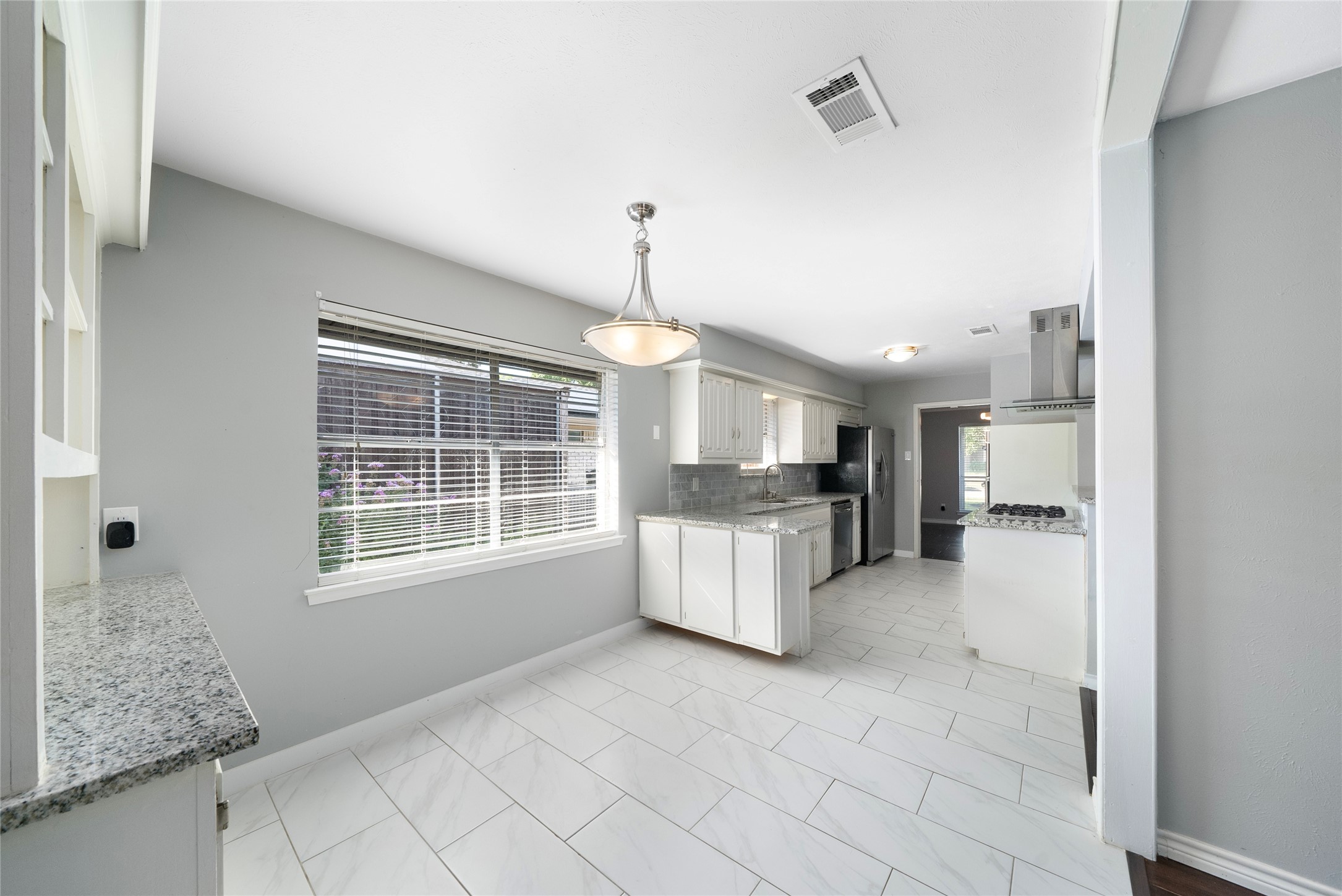 2100 Mistletoe Drive