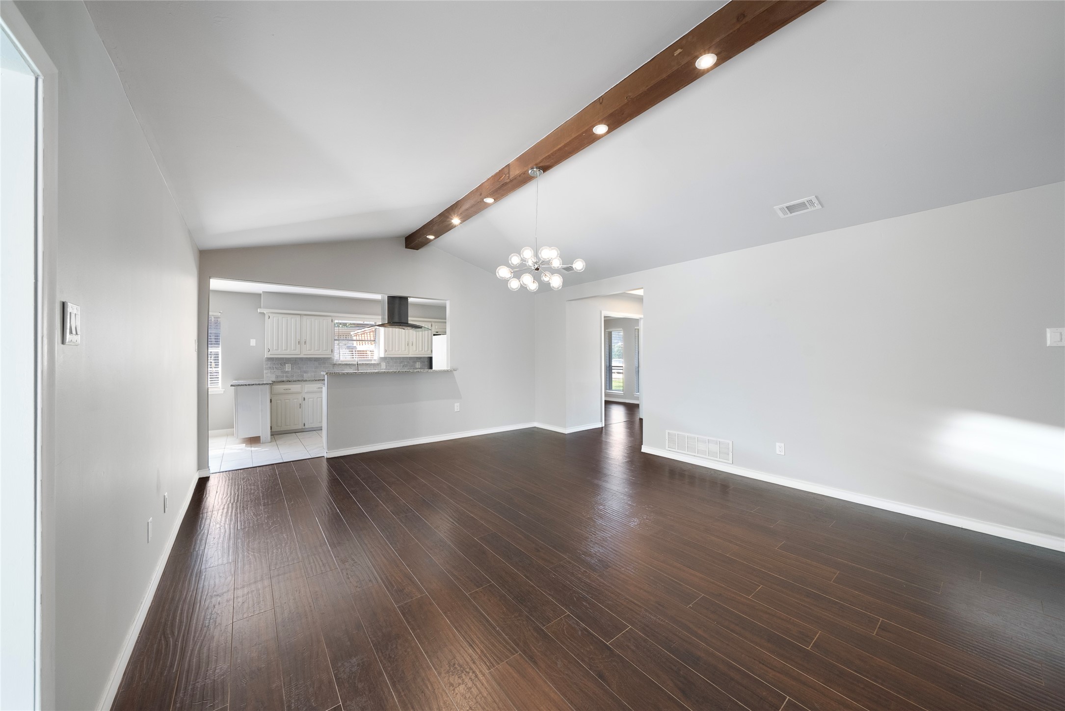 2100 Mistletoe Drive