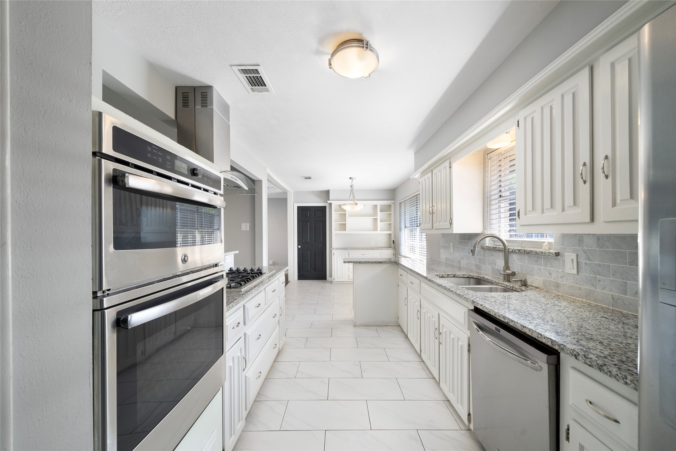 2100 Mistletoe Drive