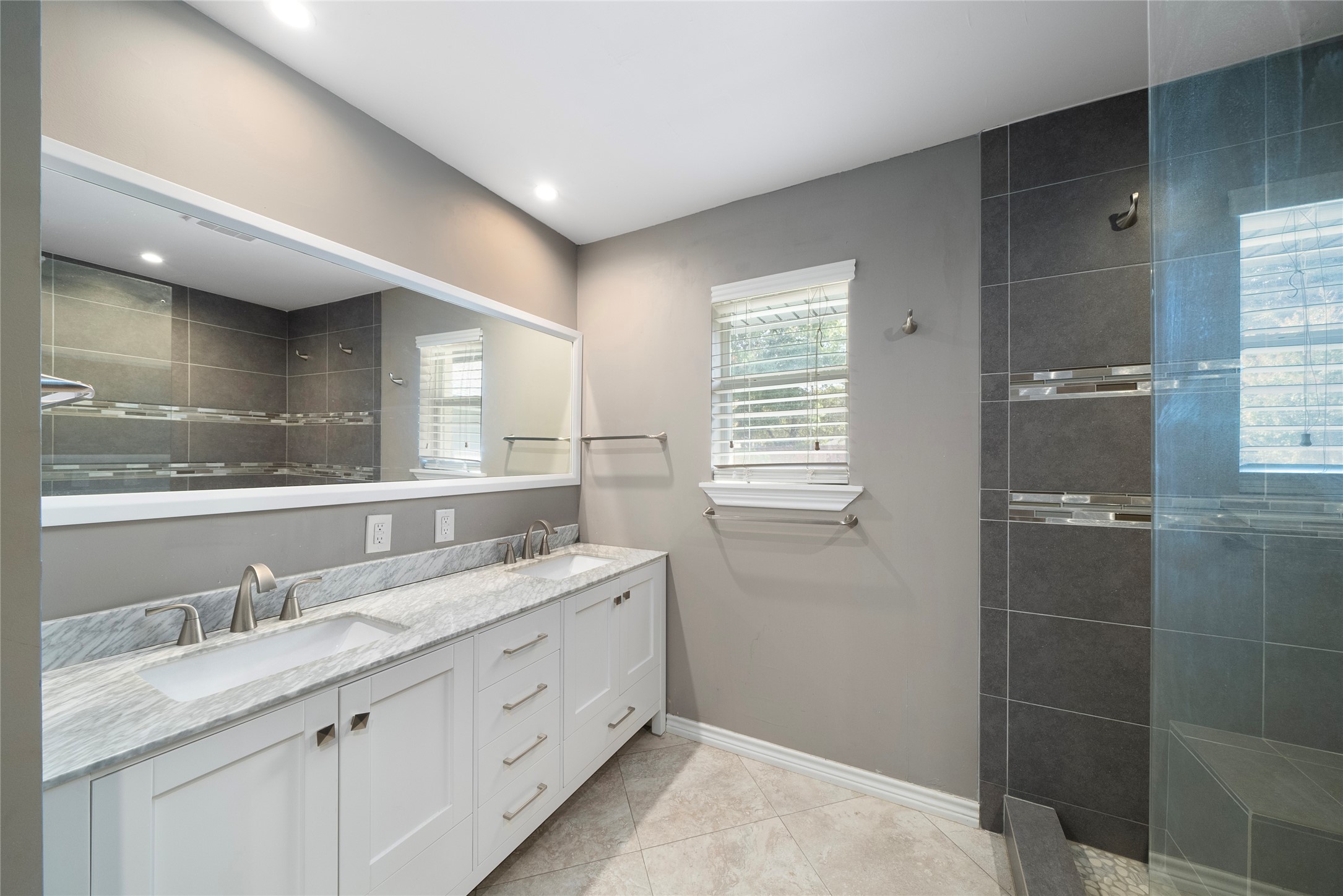 2100 Mistletoe Drive