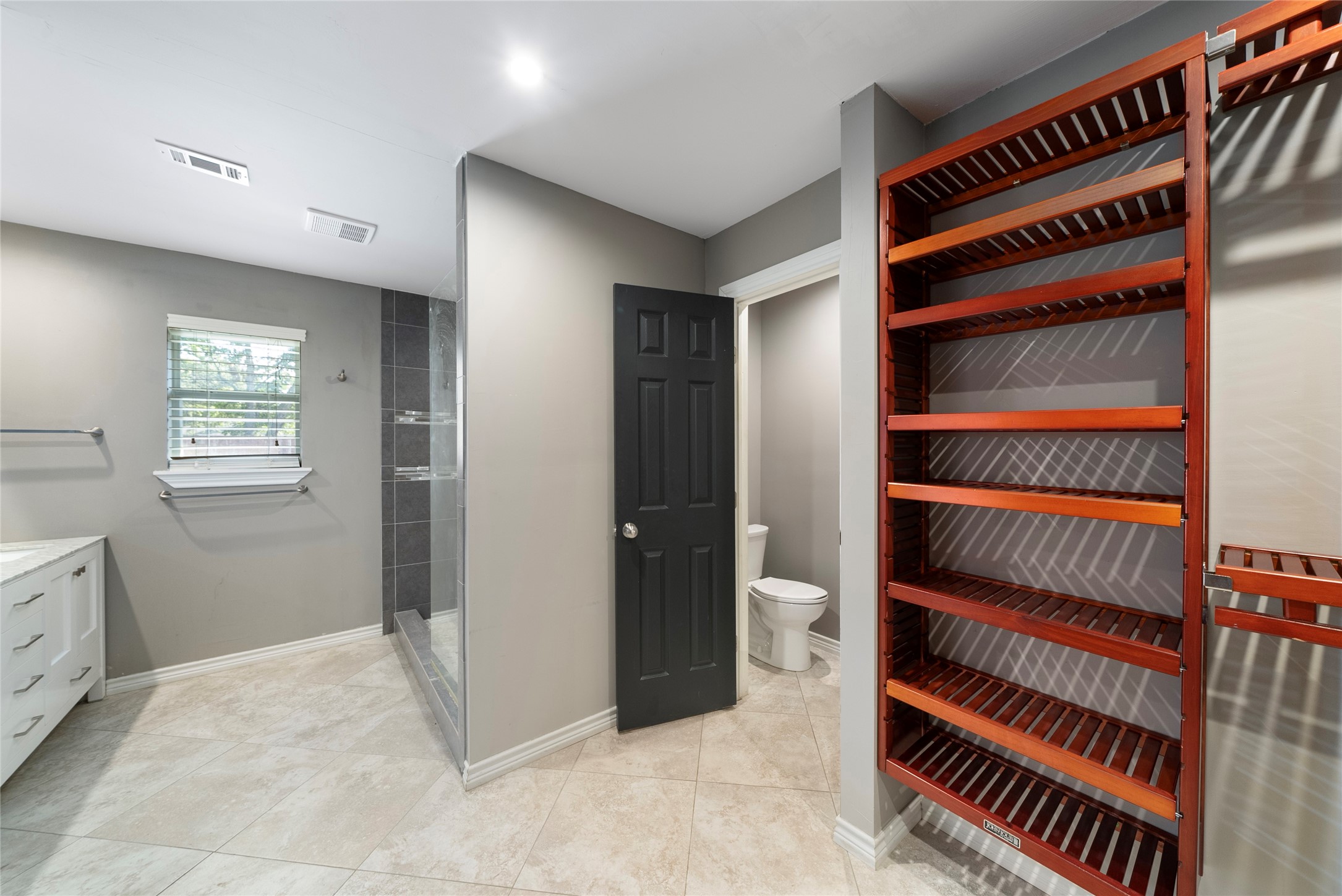 2100 Mistletoe Drive