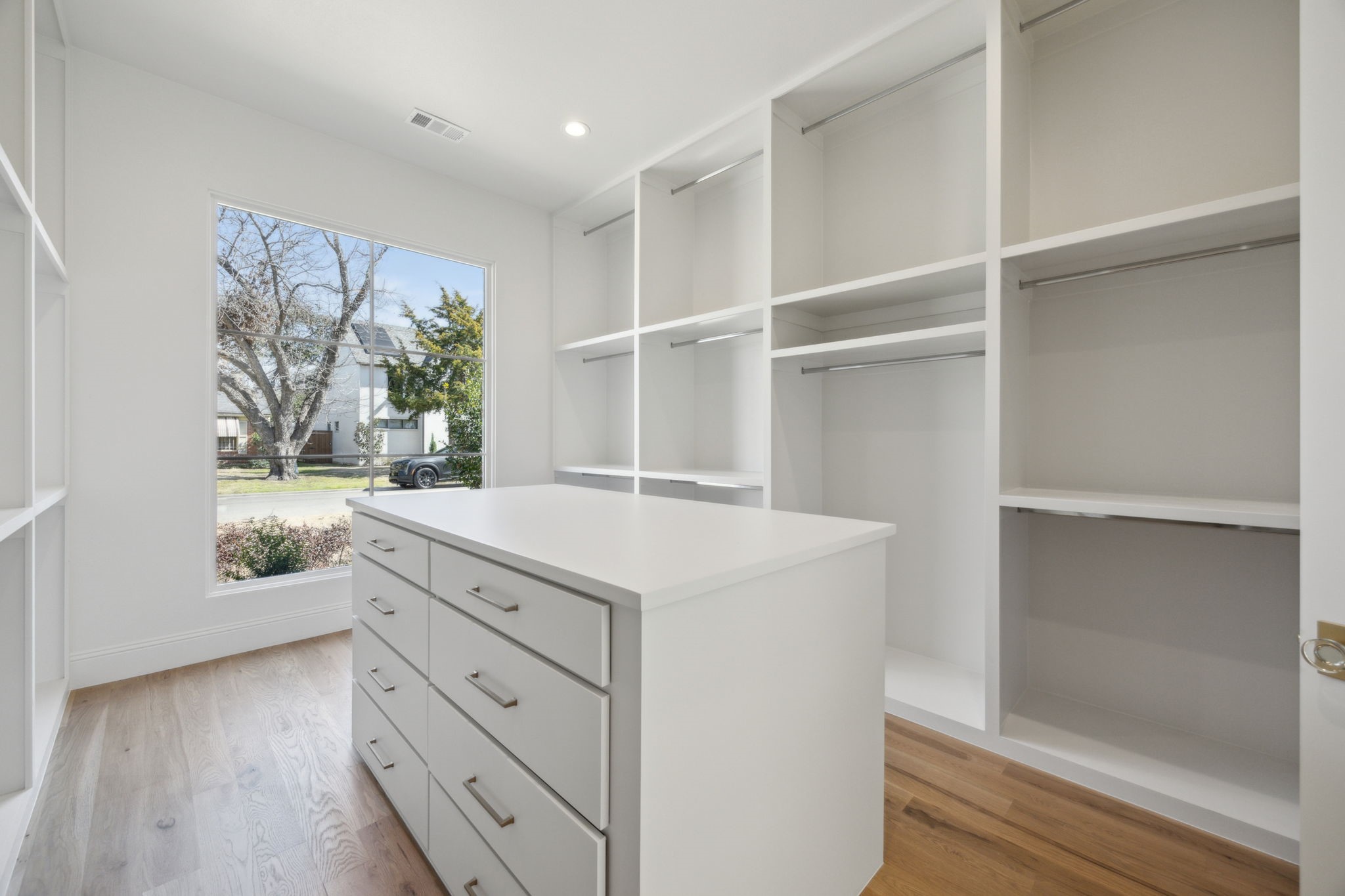 6541 Oriole Drive