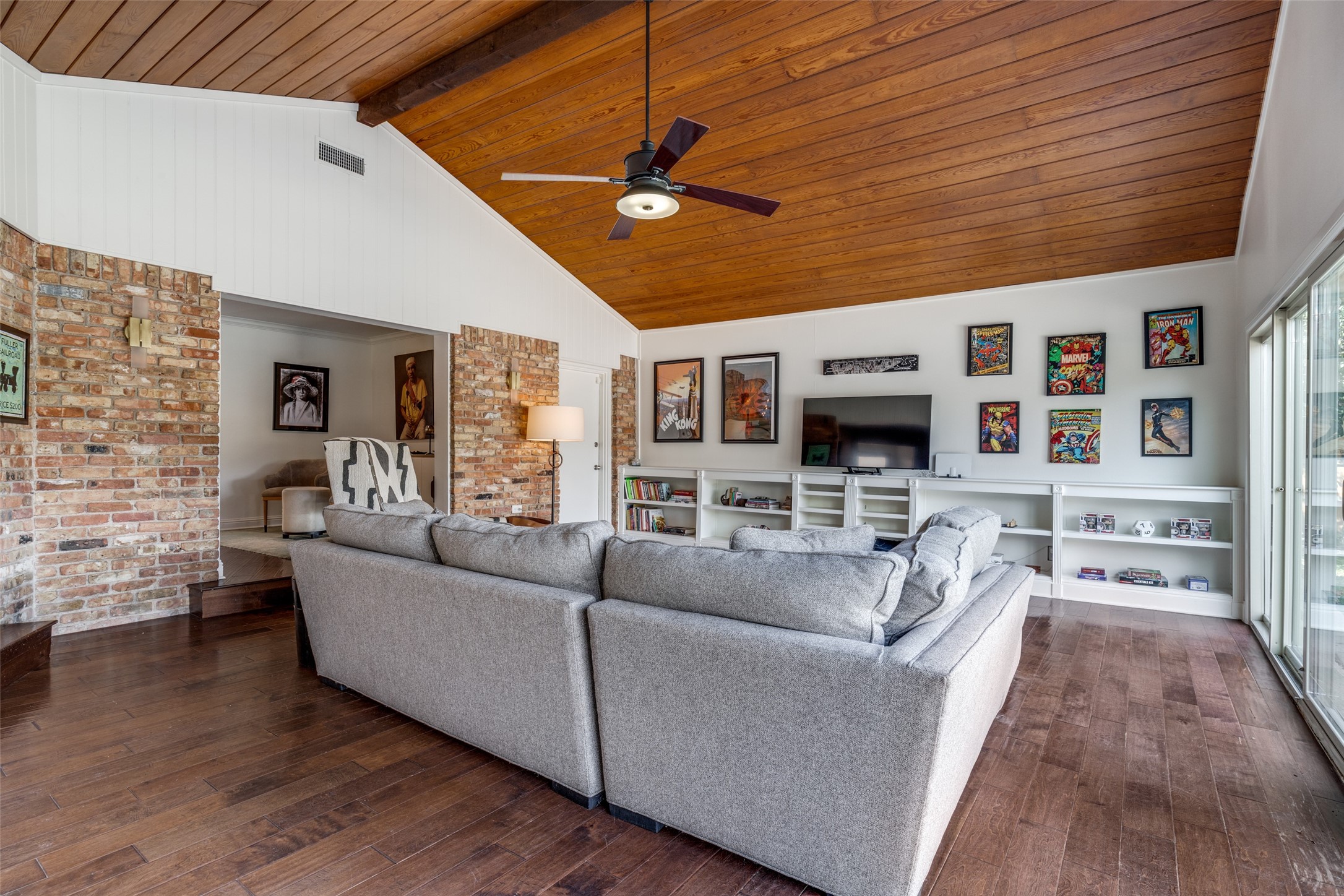 7715 Maplecrest Drive