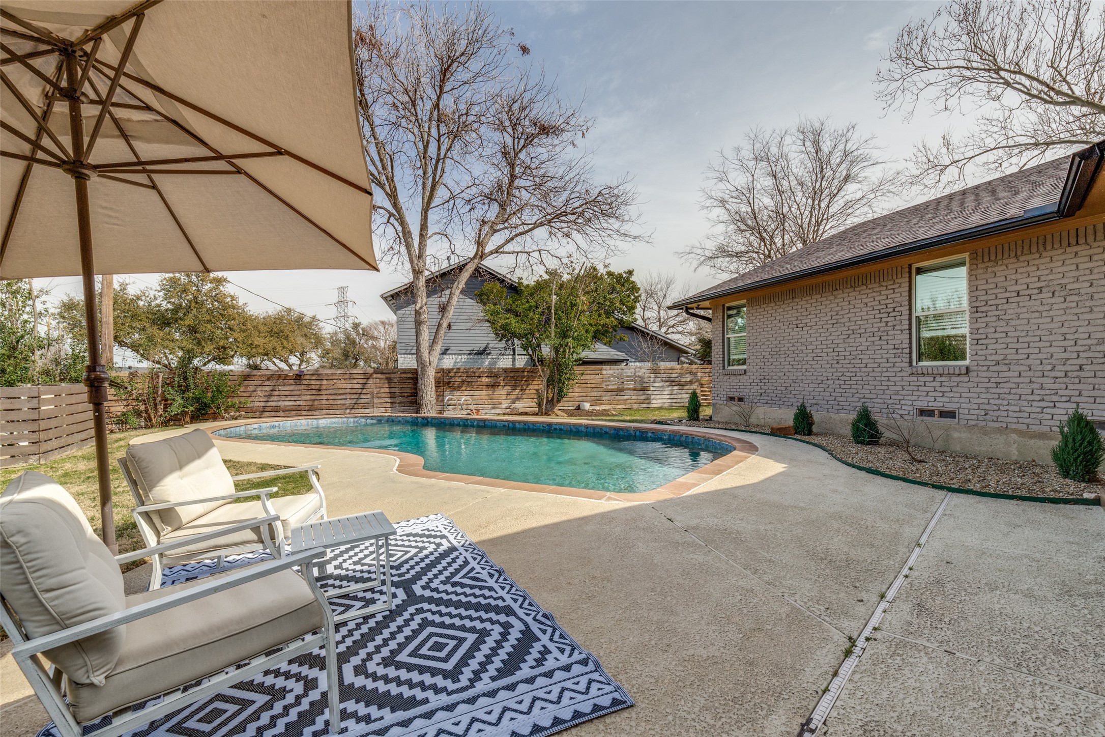7715 Maplecrest Drive