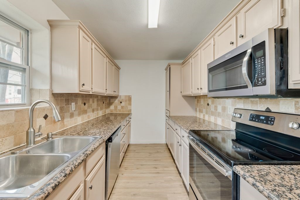 7330 Casa Loma Avenue