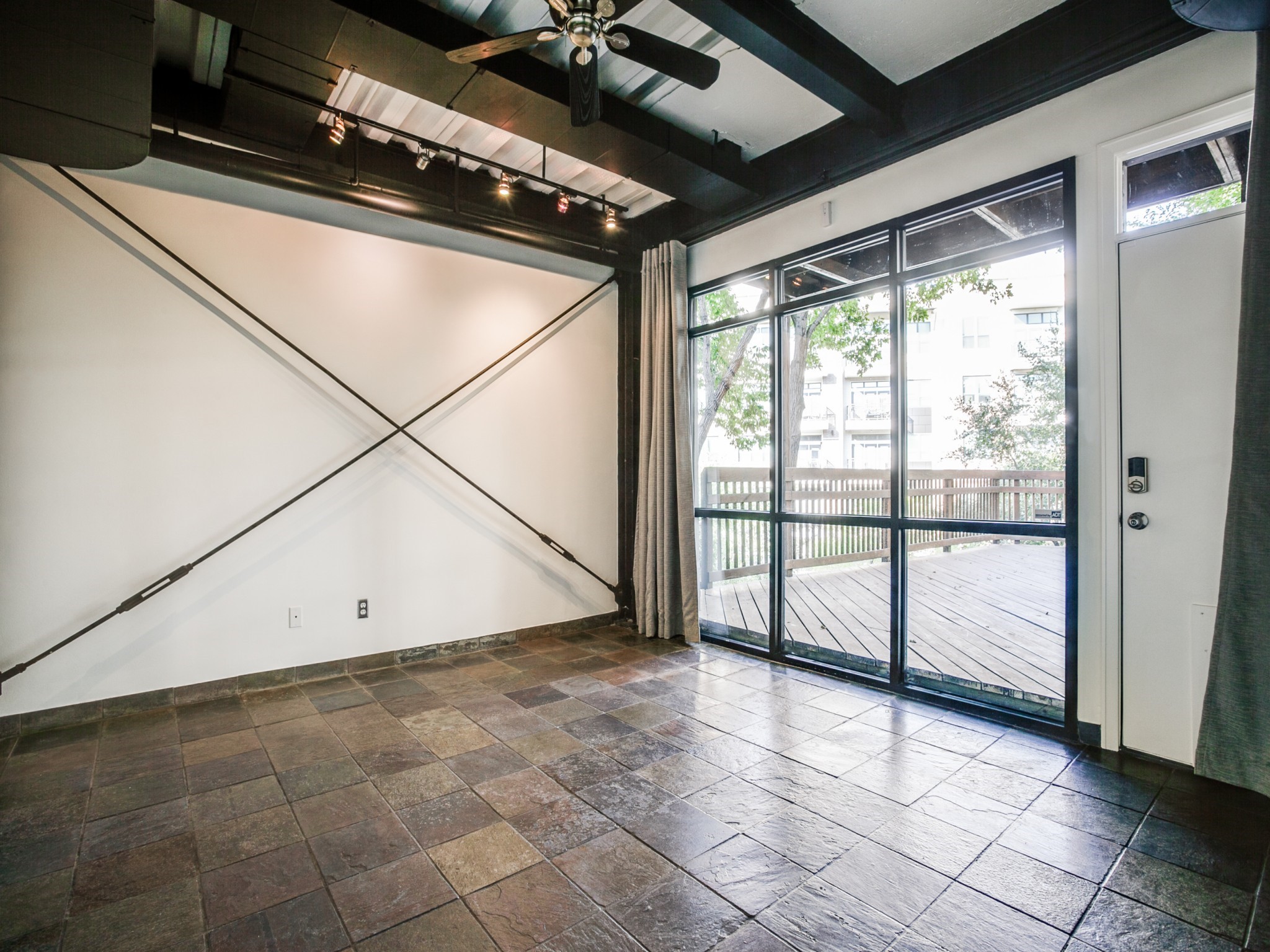2915 Magnolia Hill
