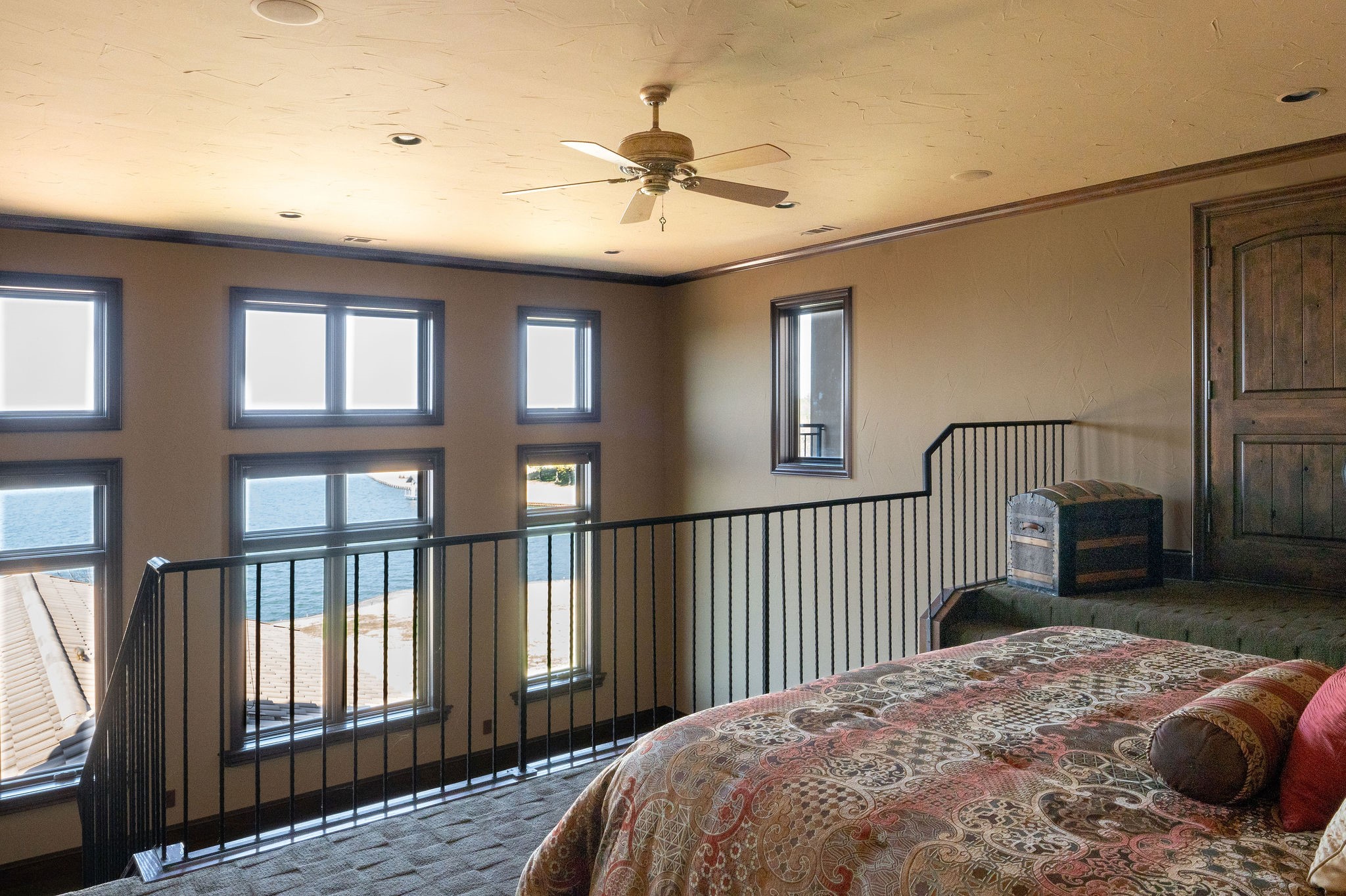 8 Meadowlake Drive