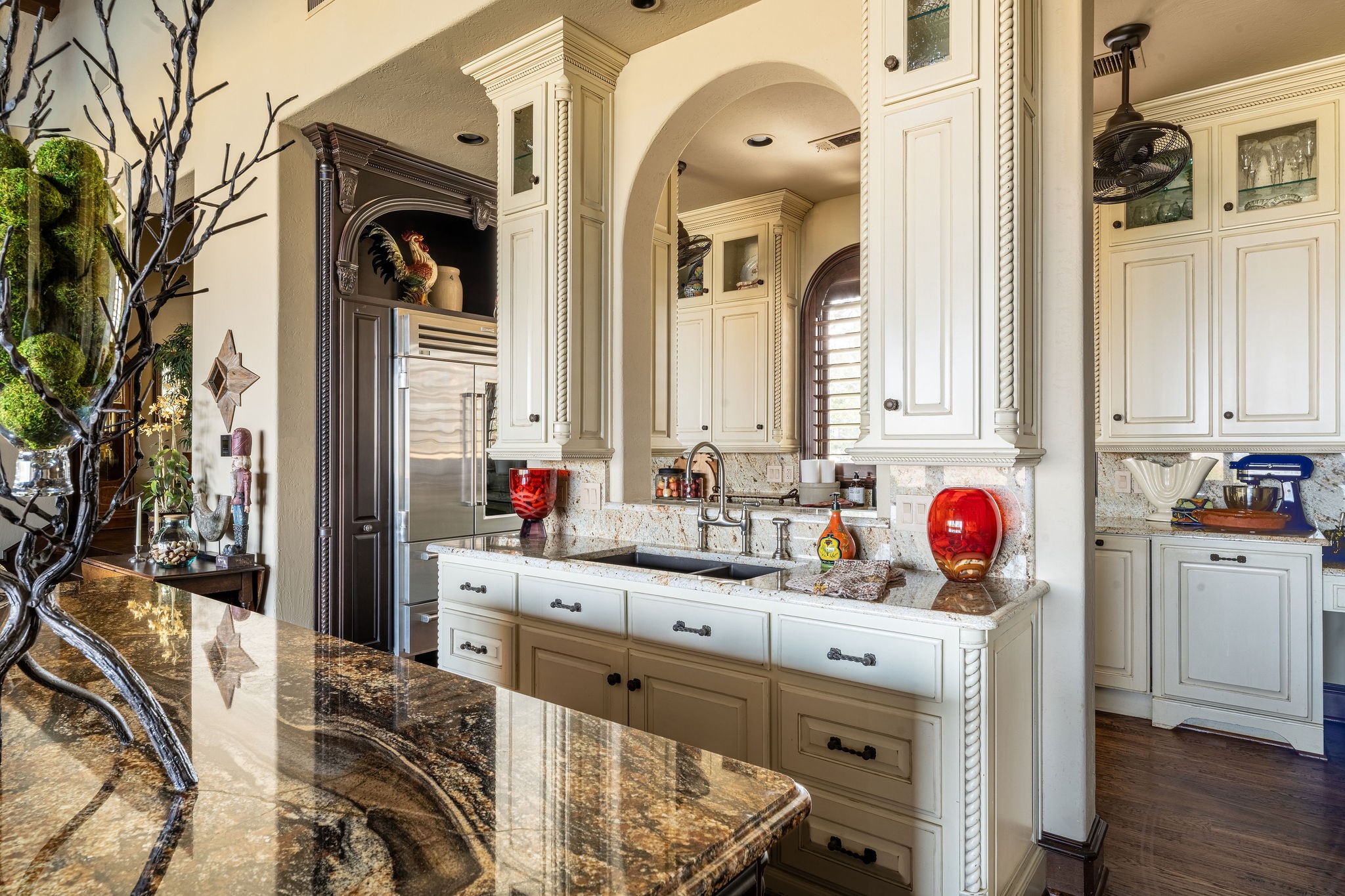 8 Meadowlake Drive