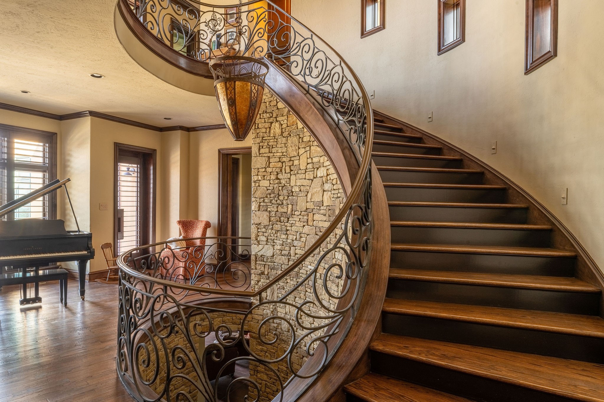 8 Meadowlake Drive