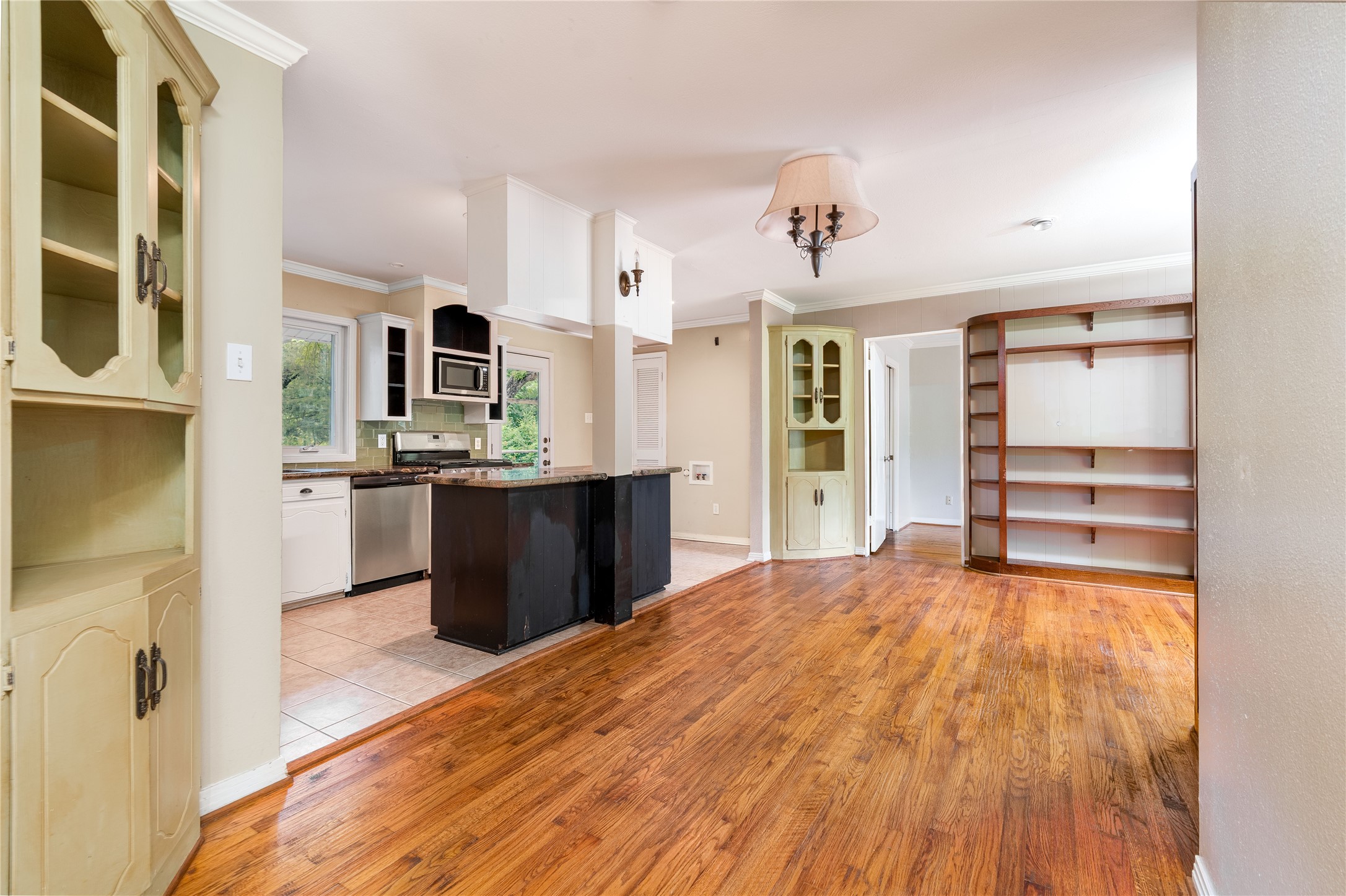 1523 San Saba Drive