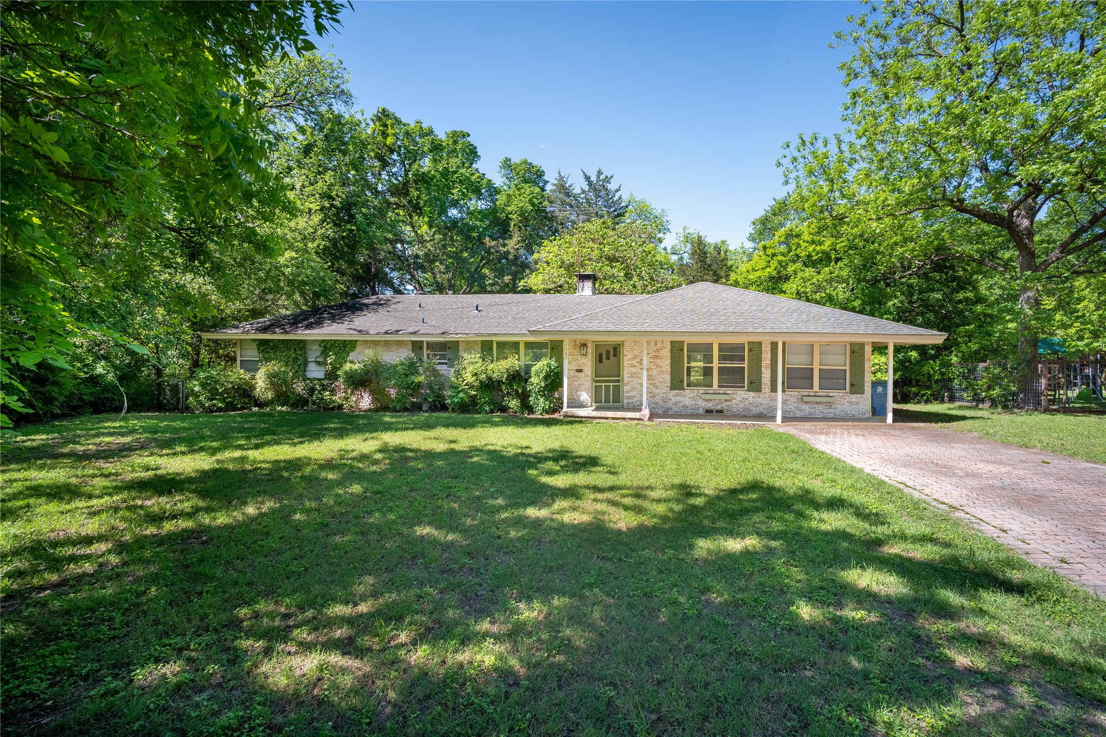 1523 San Saba Drive