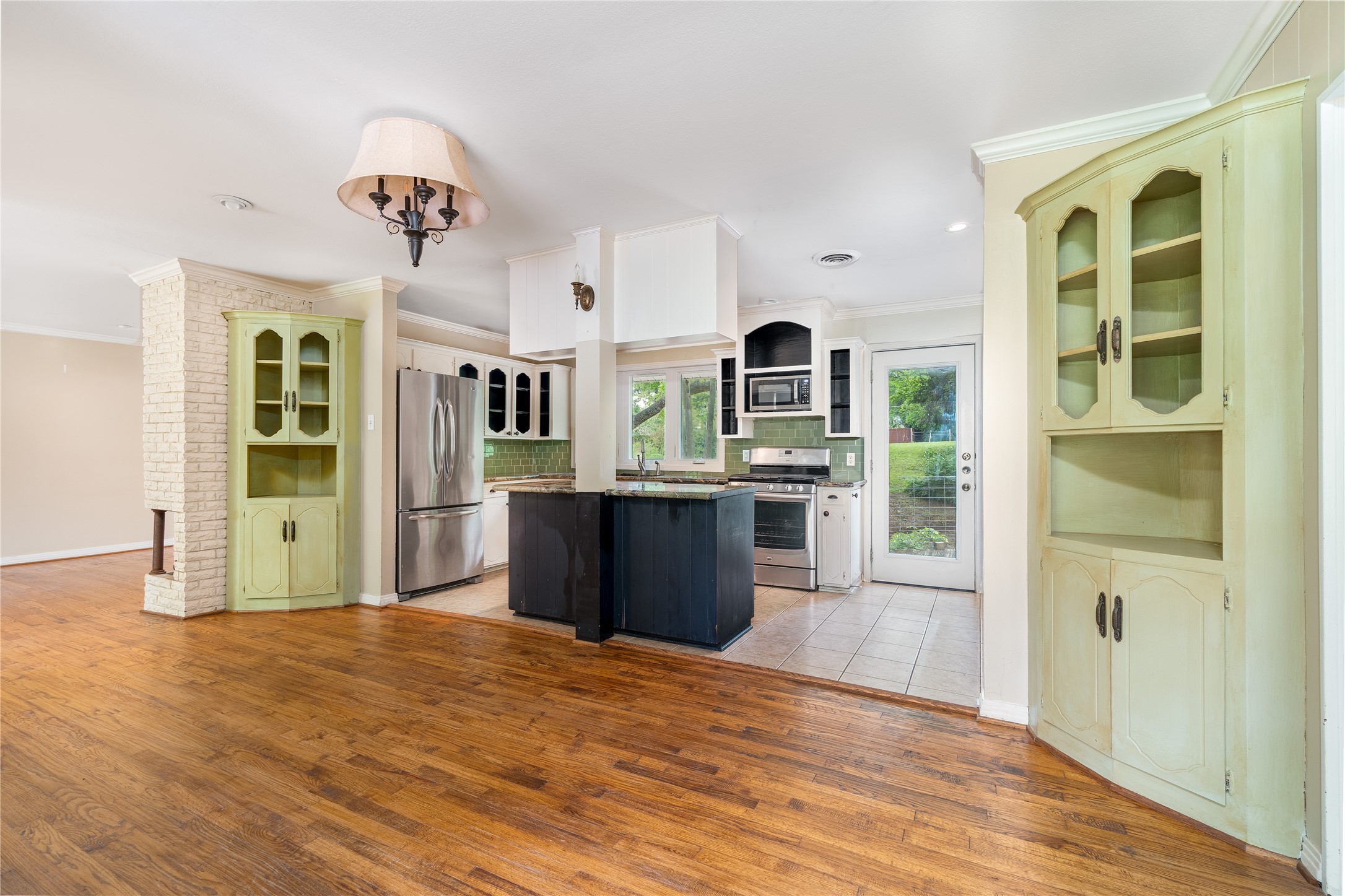 1523 San Saba Drive