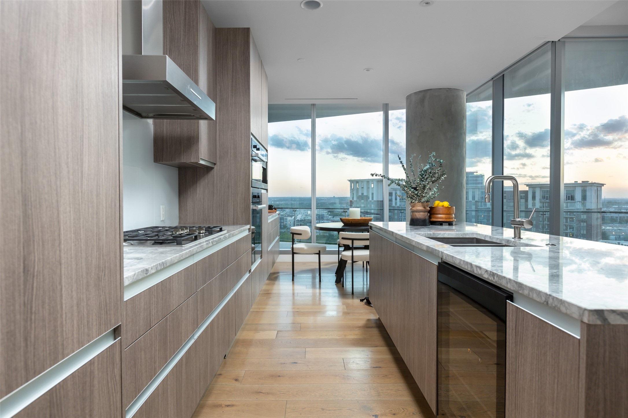 3130 N Harwood Street 903