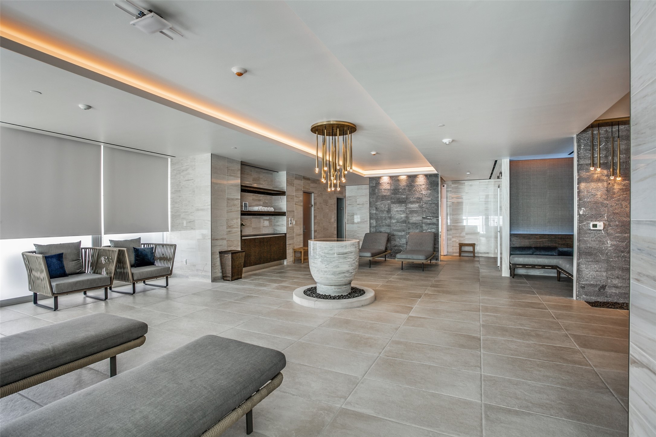 3130 N Harwood Street 903