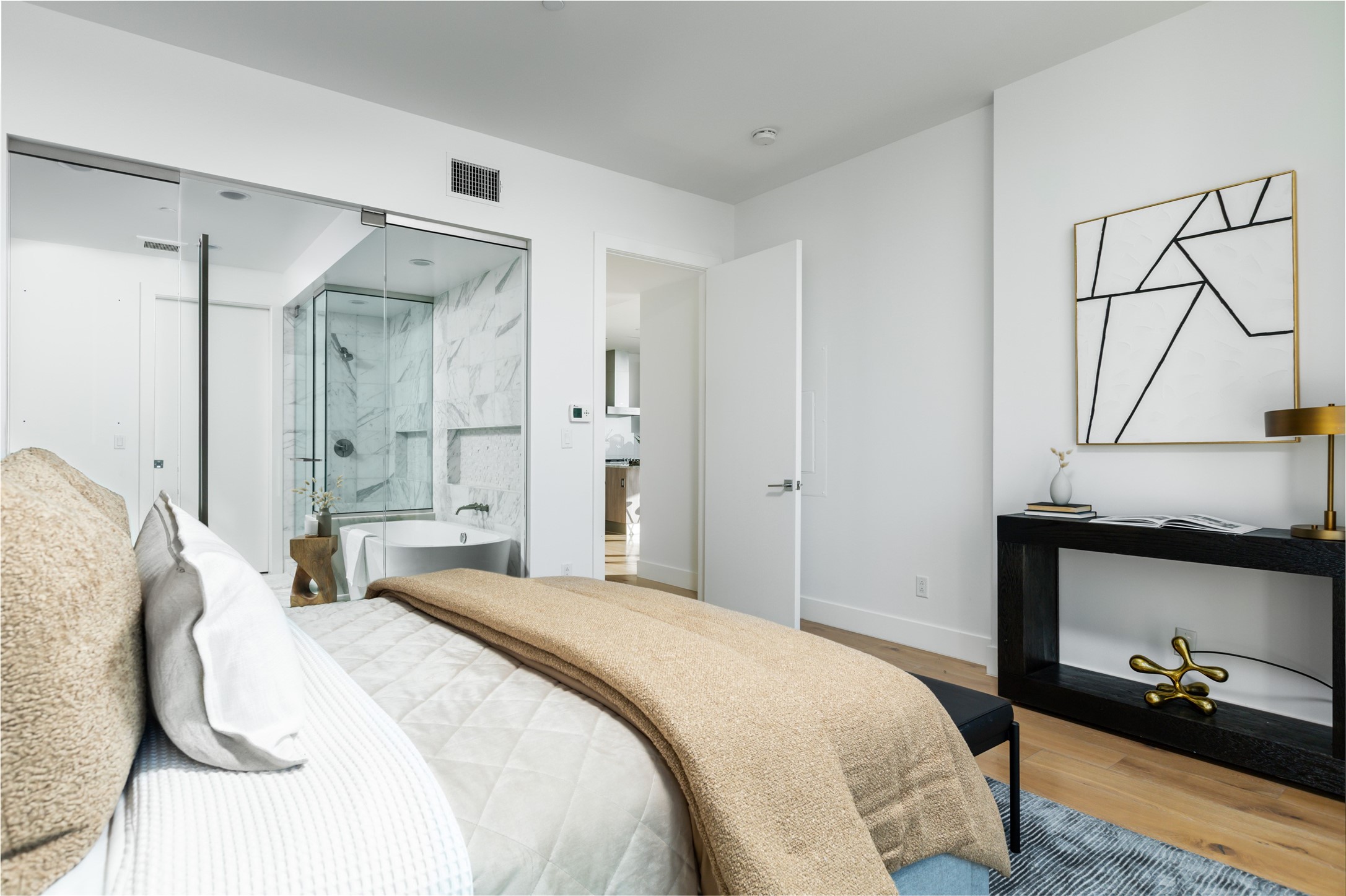 3130 N Harwood Street 903