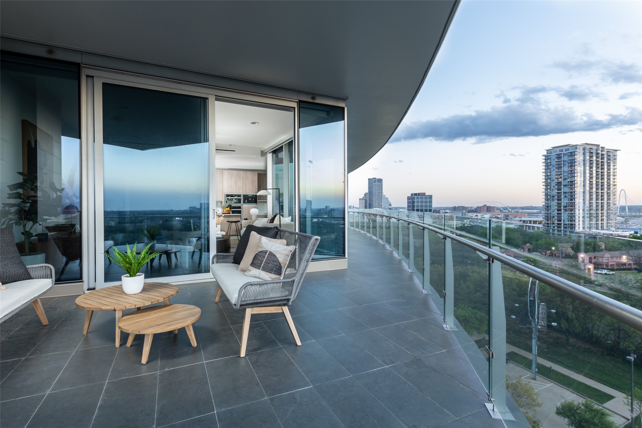 3130 N Harwood Street 903