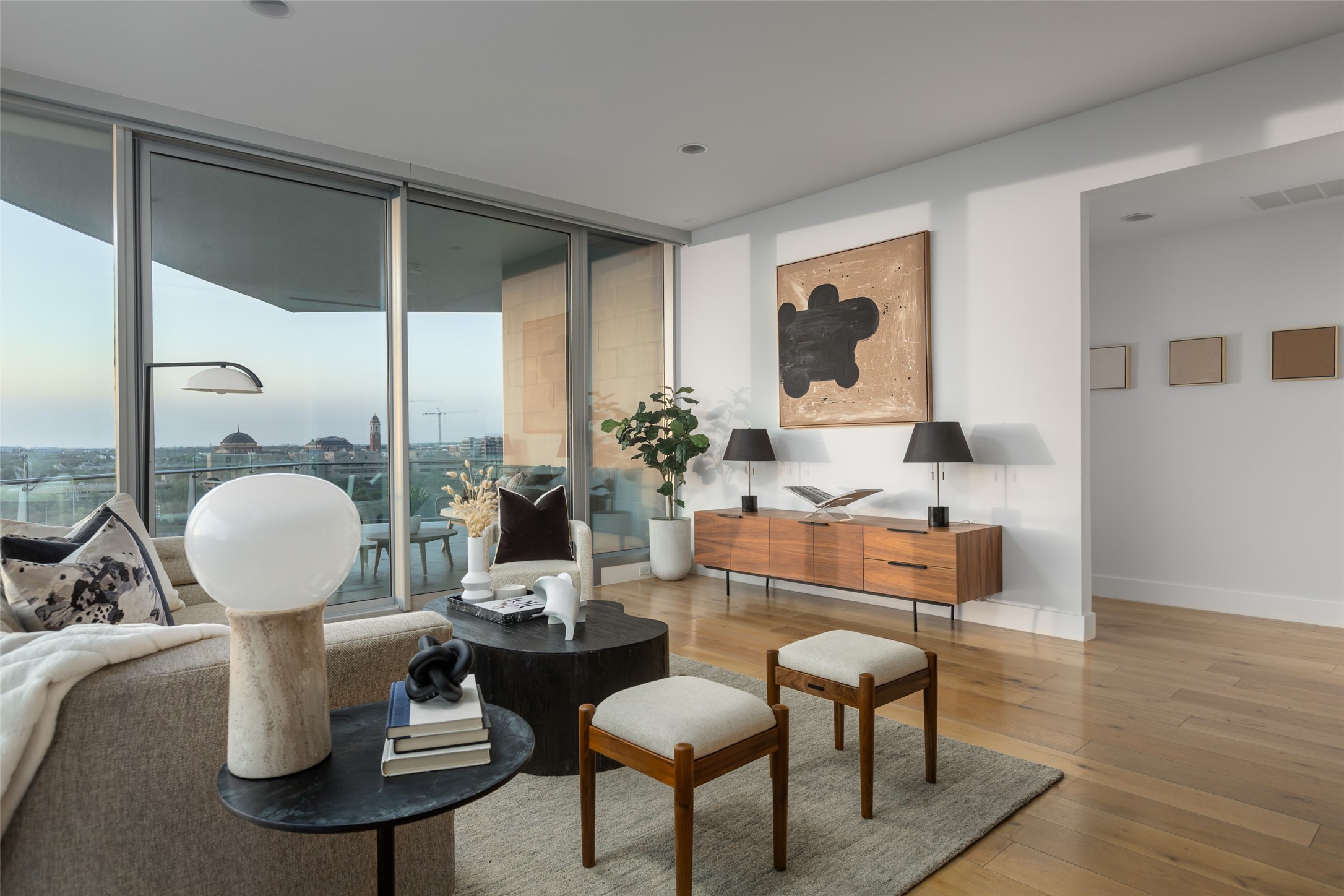 3130 N Harwood Street 903