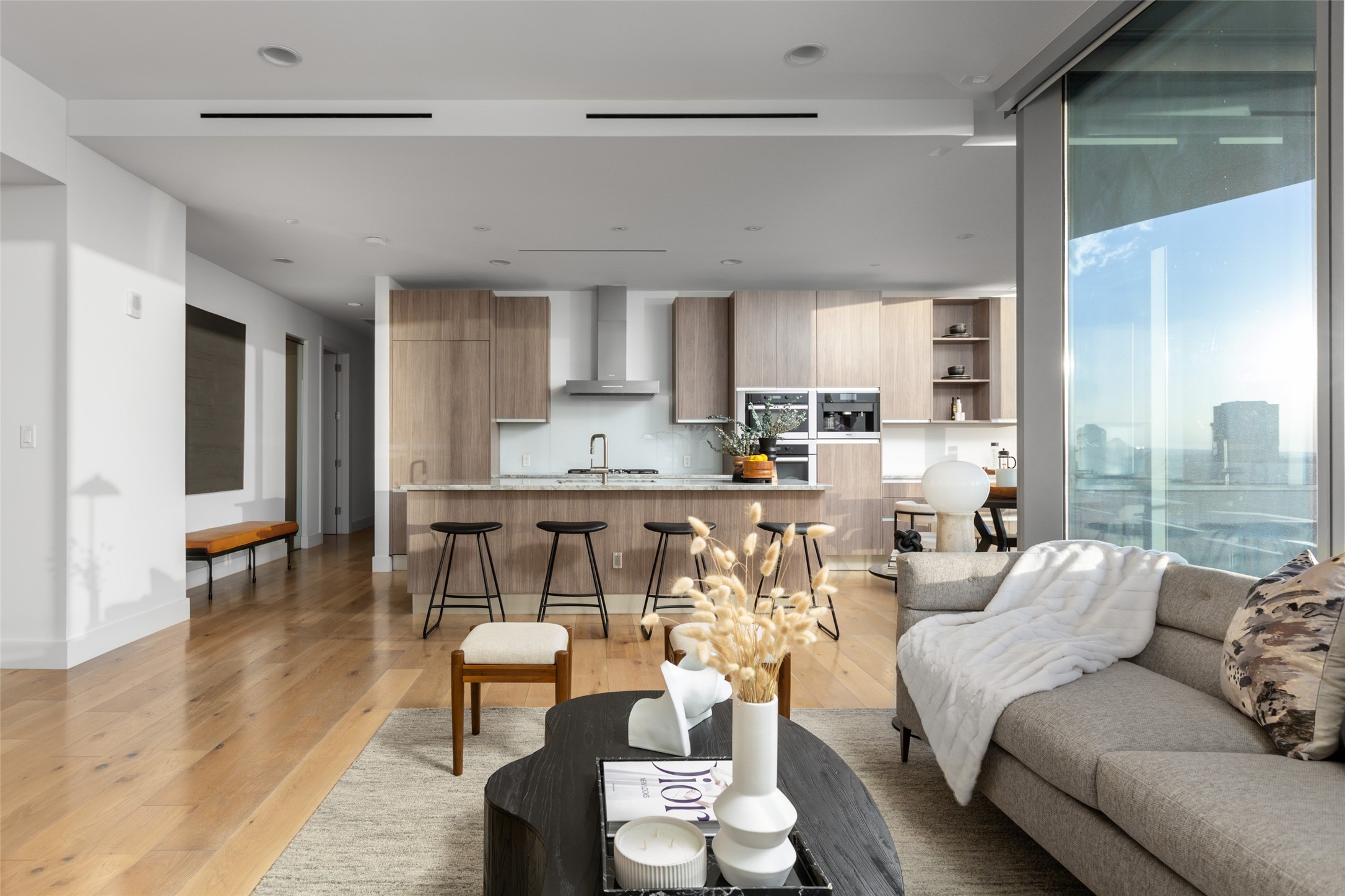 3130 N Harwood Street 903