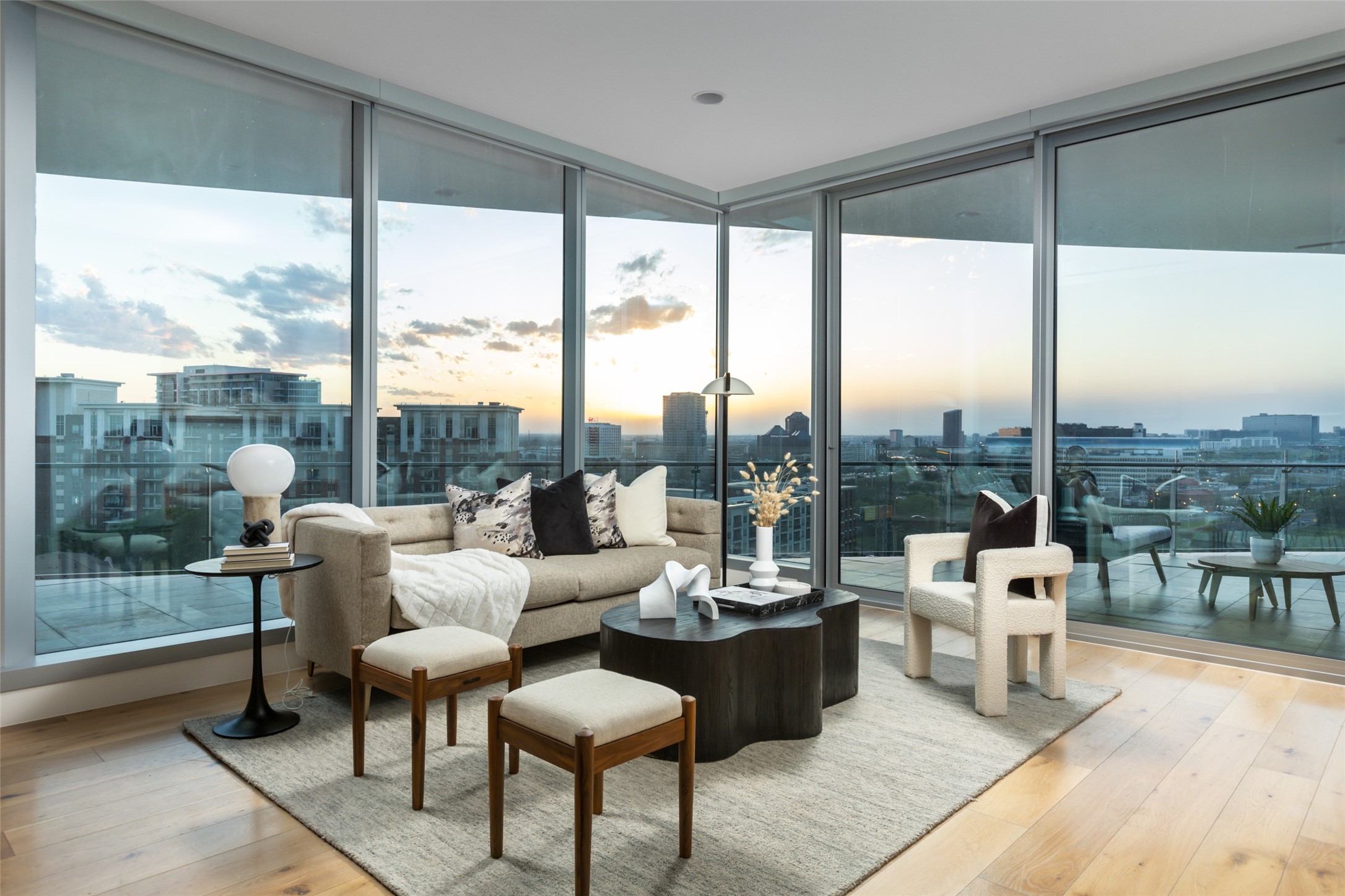 3130 N Harwood Street 903