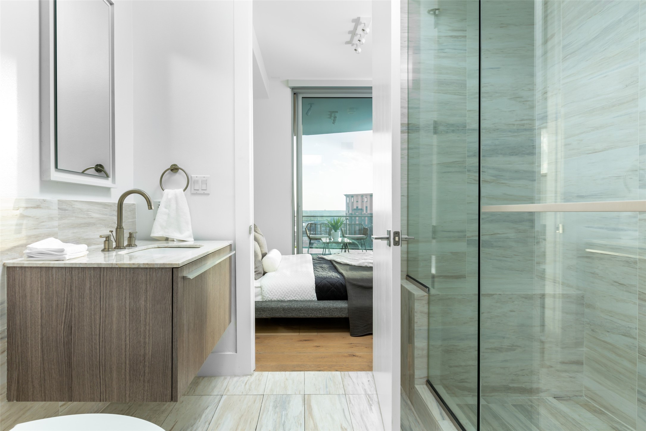 3130 N Harwood Street 903