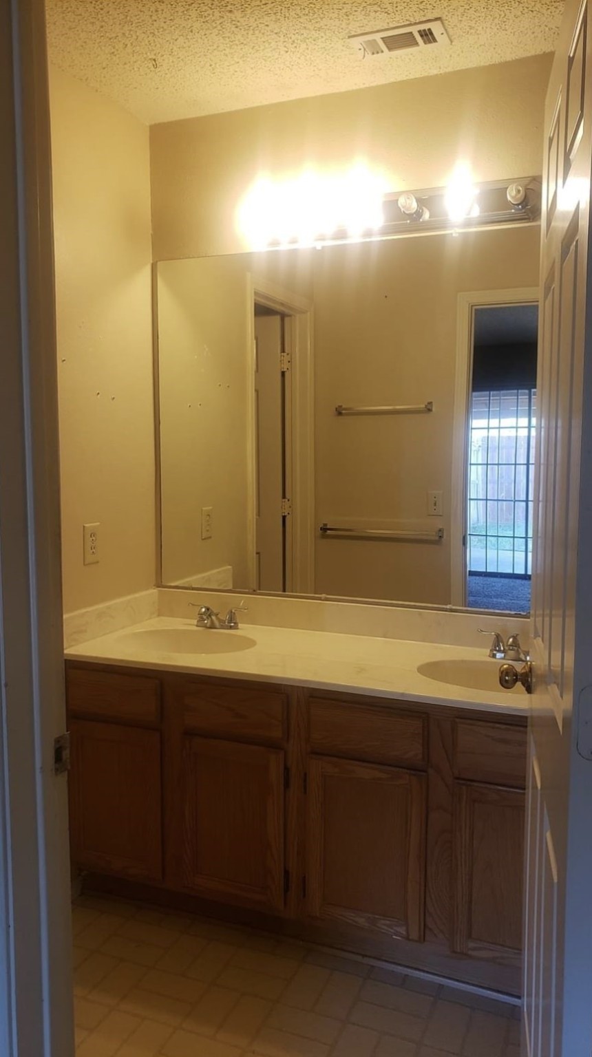 2412 Country Hollow Lane