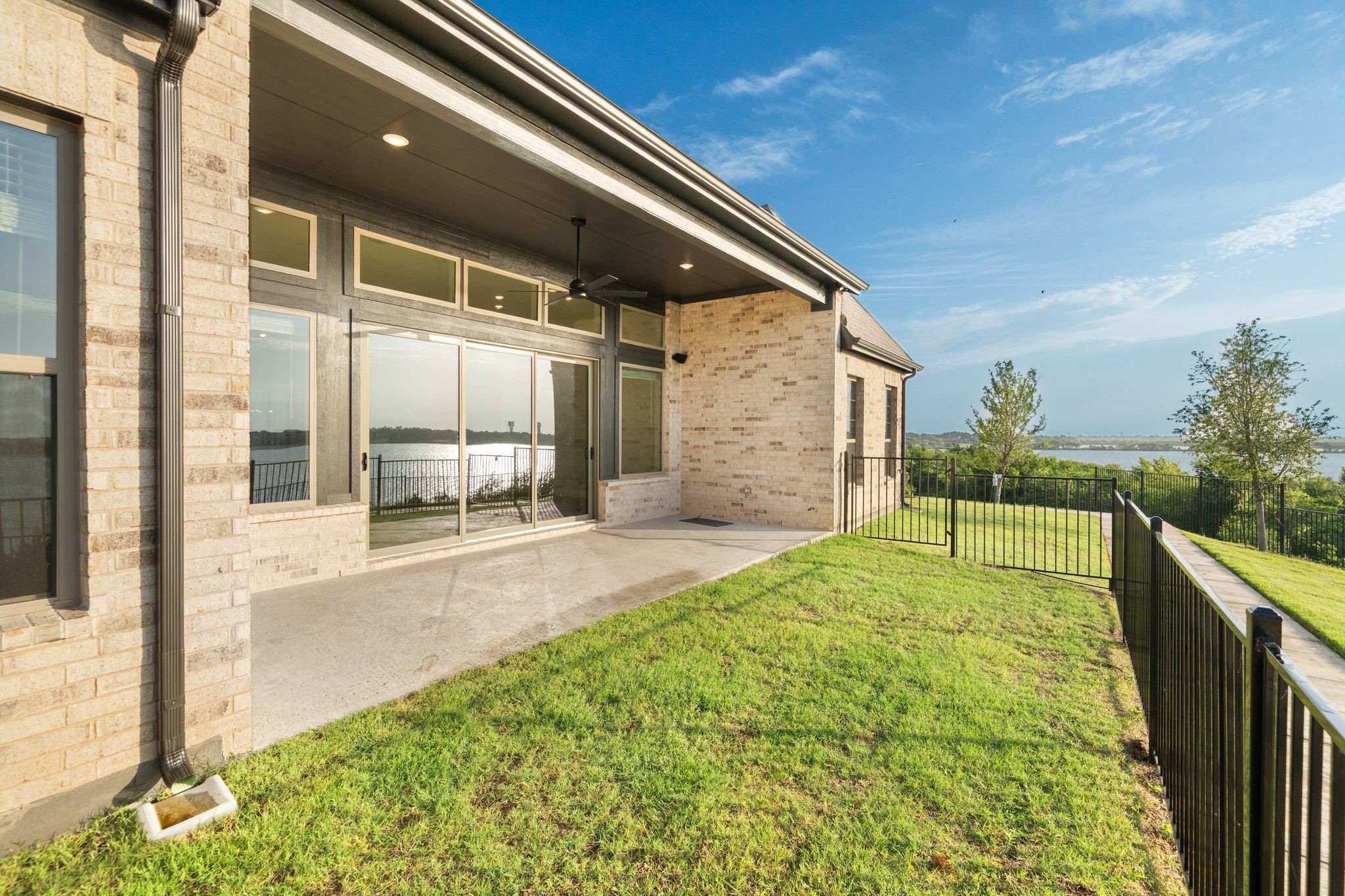 2300 Fairwater Mews