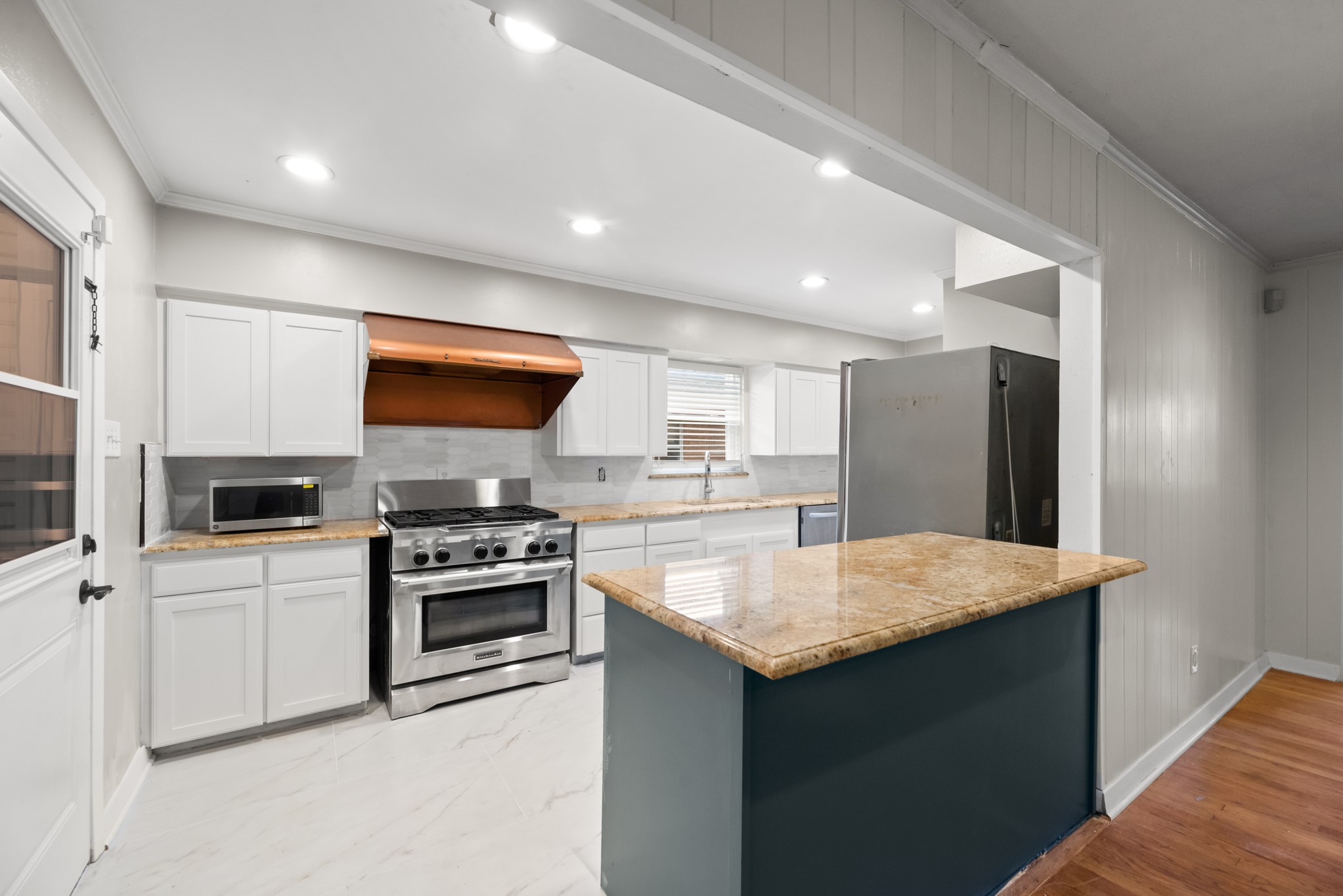 7405 Fenton Drive