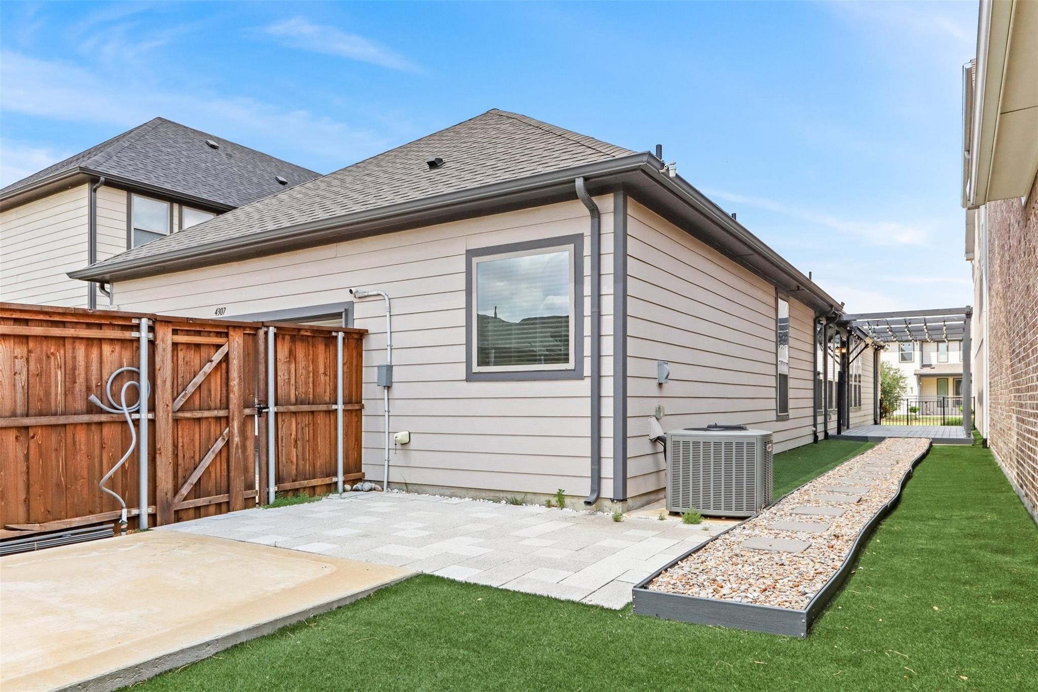 4307 Curtiss Drive
