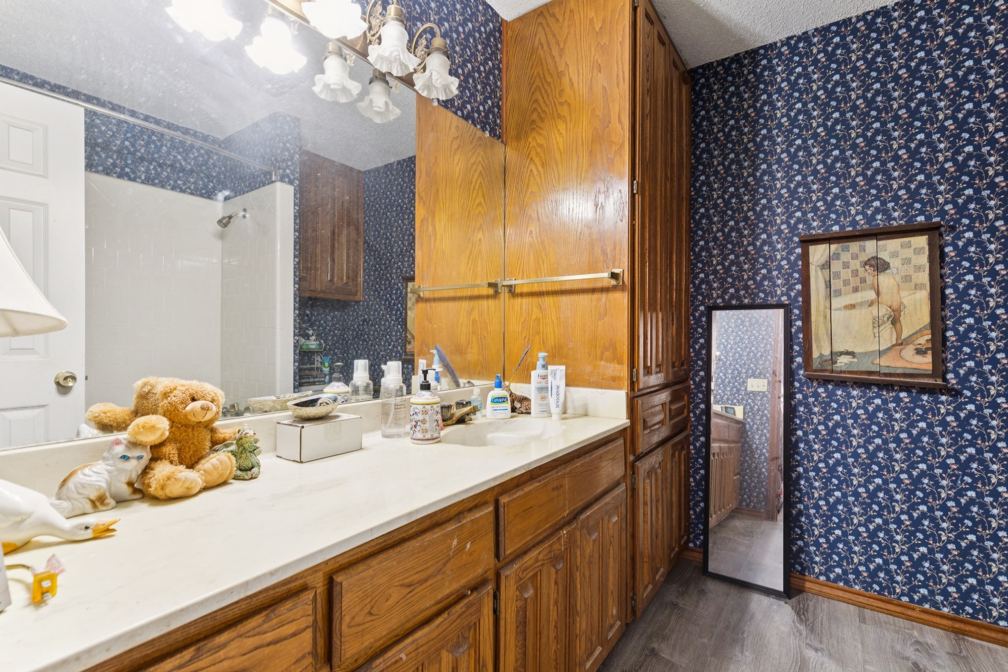 202 Blue Mound Road E