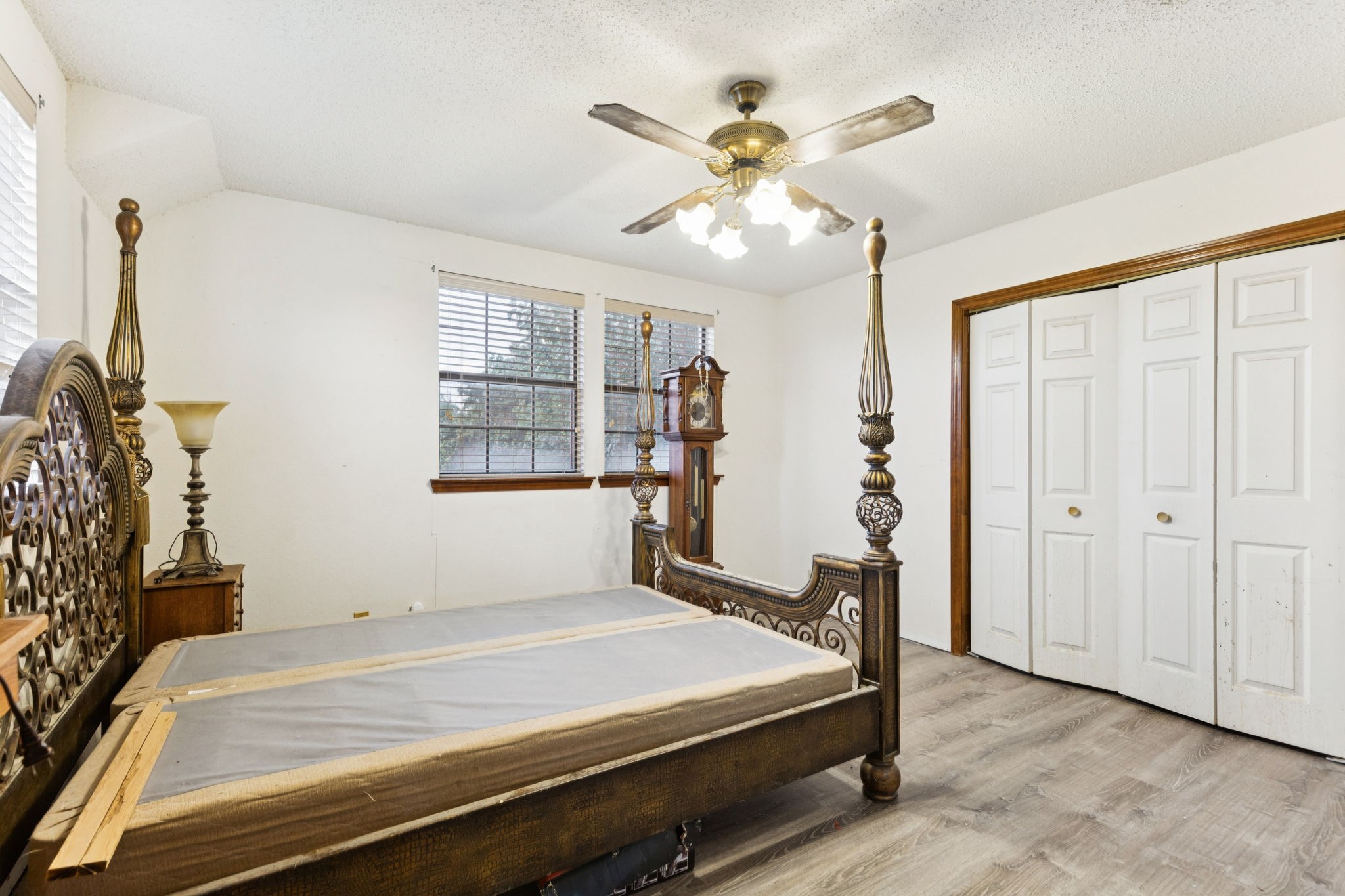 202 Blue Mound Road E