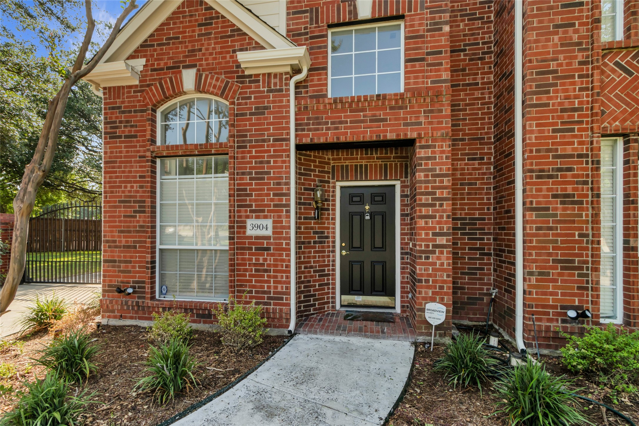 3904 Creek Crossing Drive