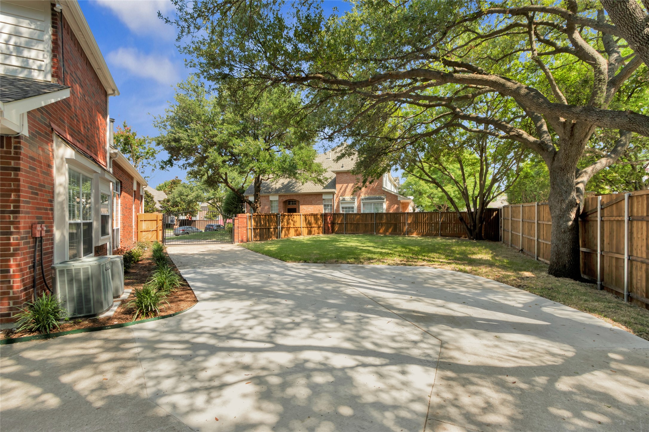 3904 Creek Crossing Drive