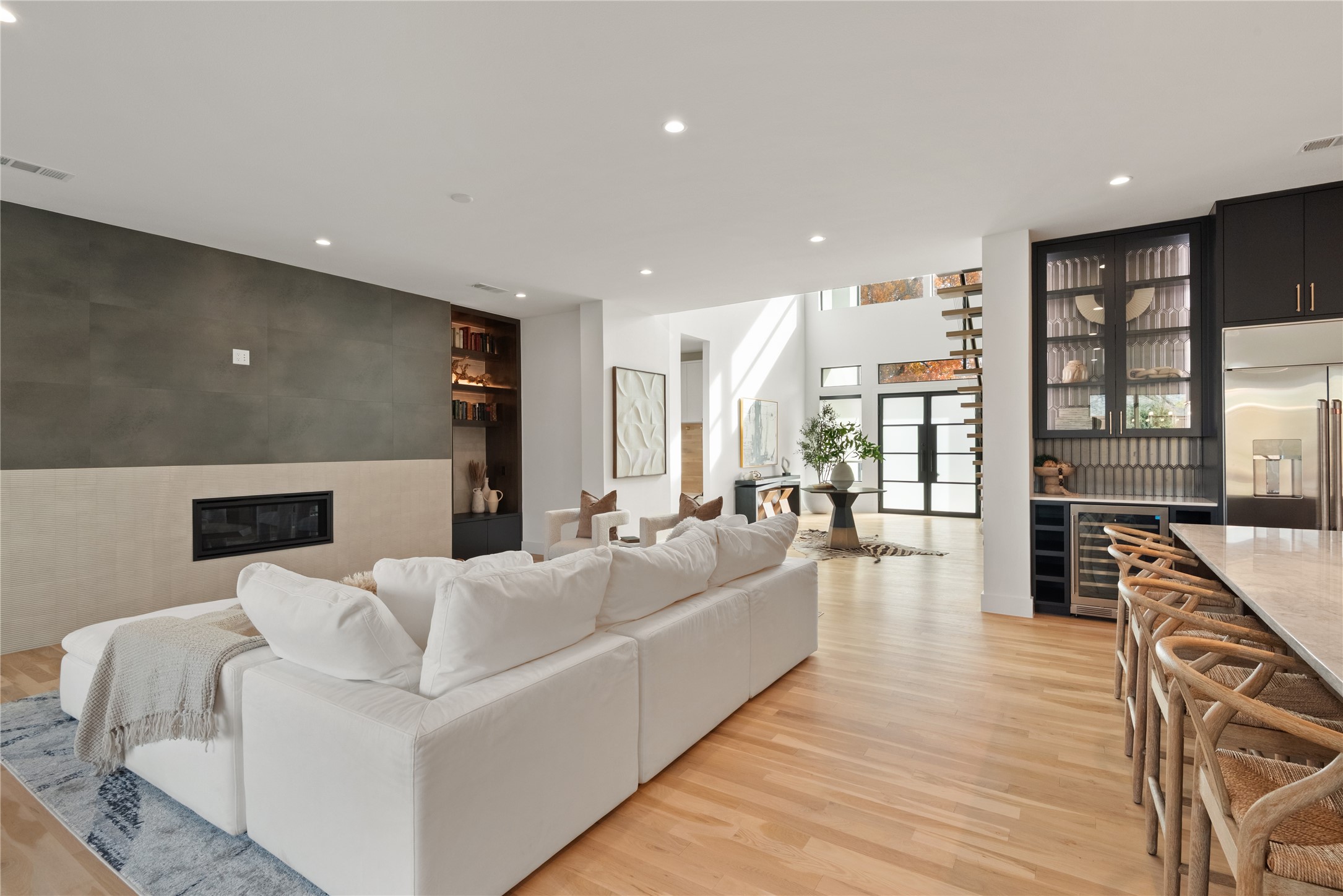 6923 Inverness Lane