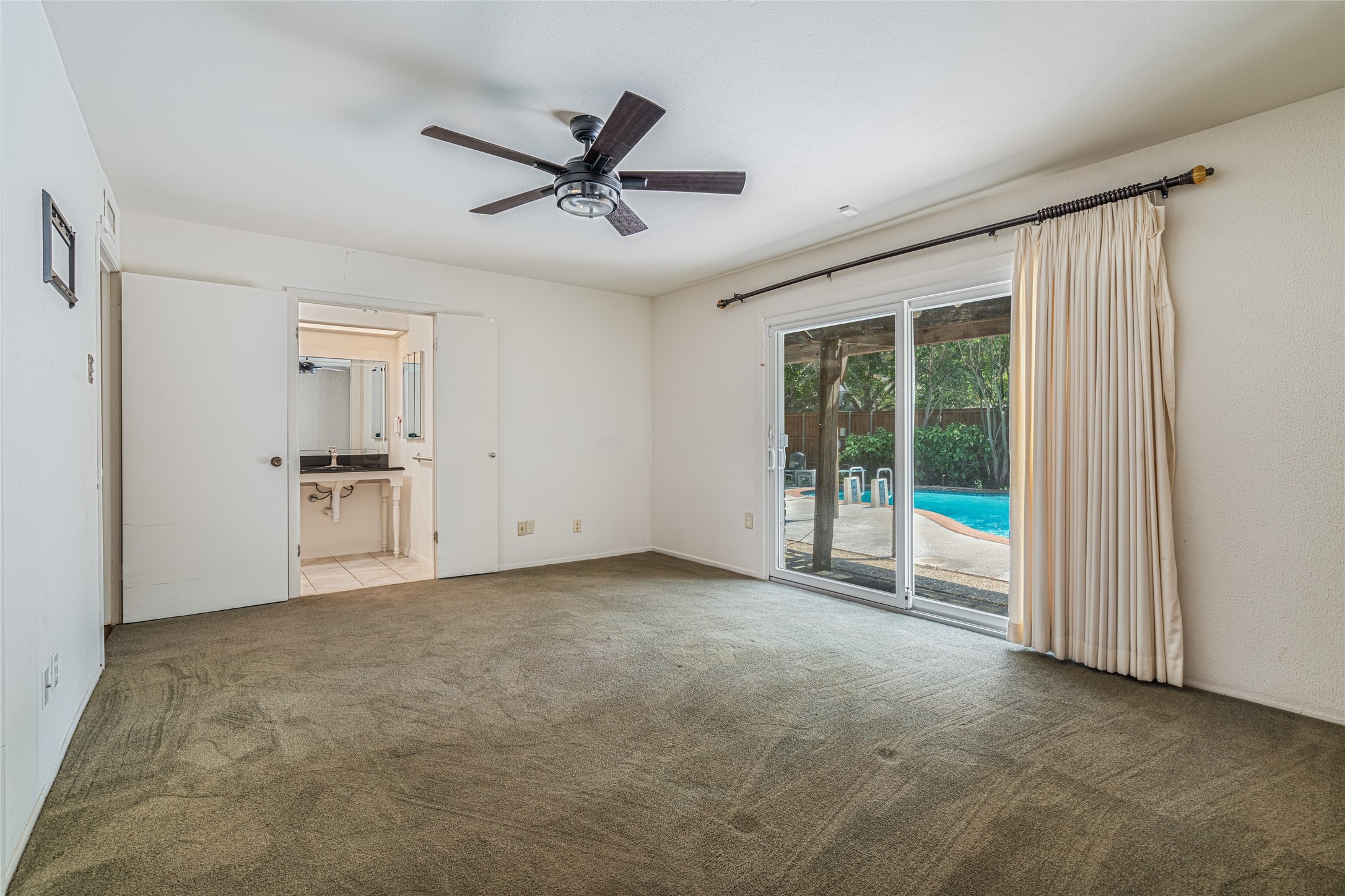 4032 Echo Glen Drive