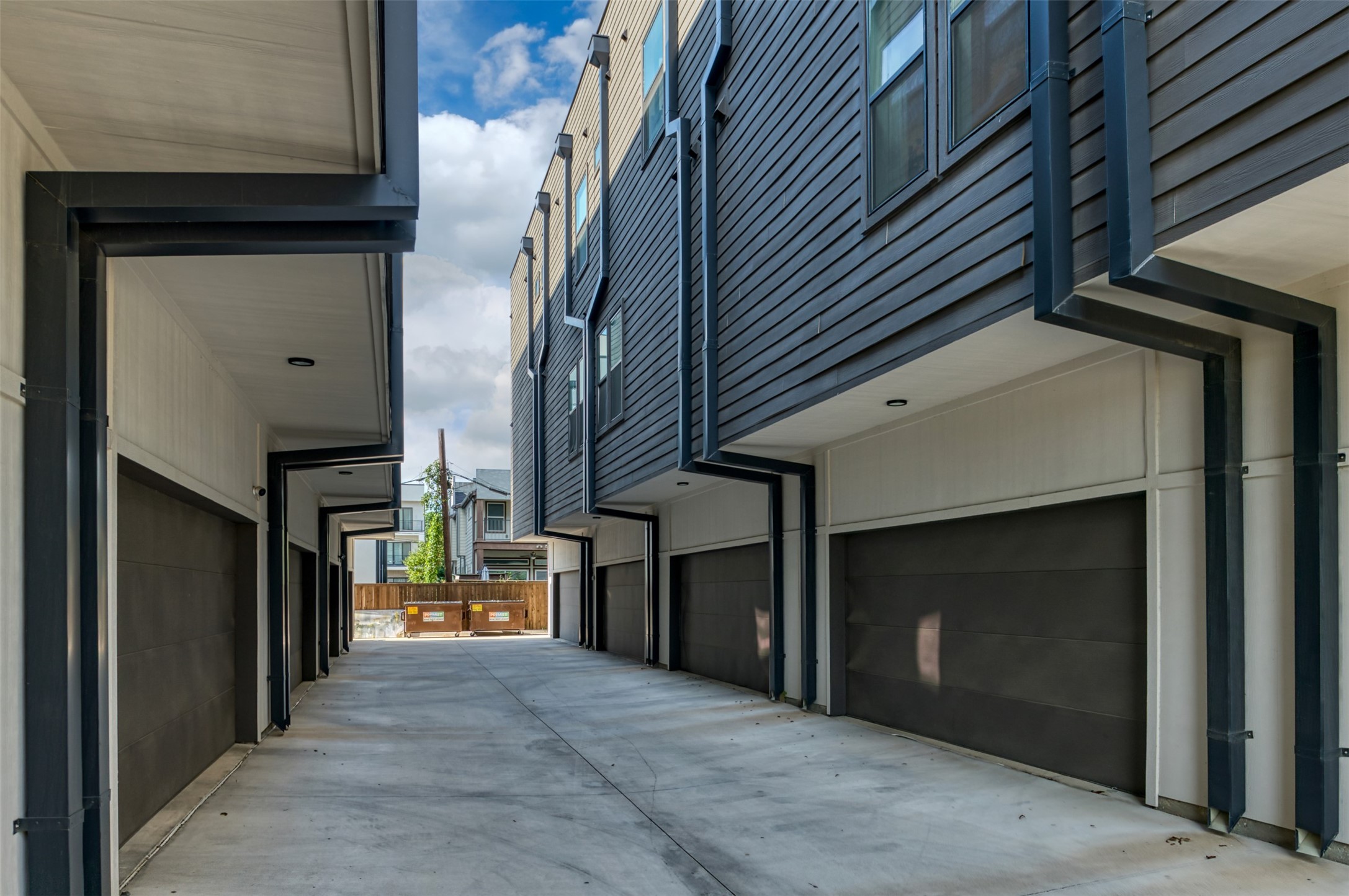 4205 Roseland Avenue 202