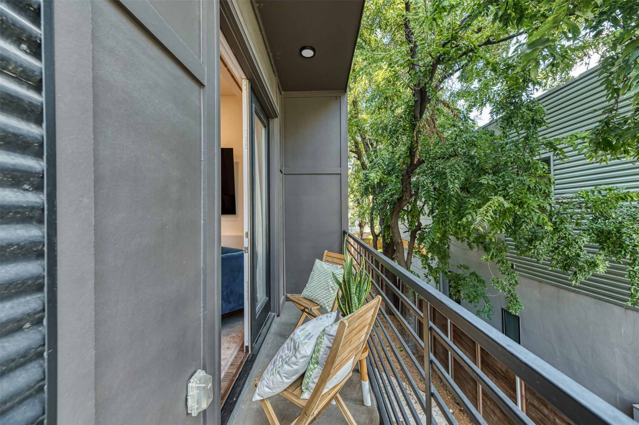 4205 Roseland Avenue 202