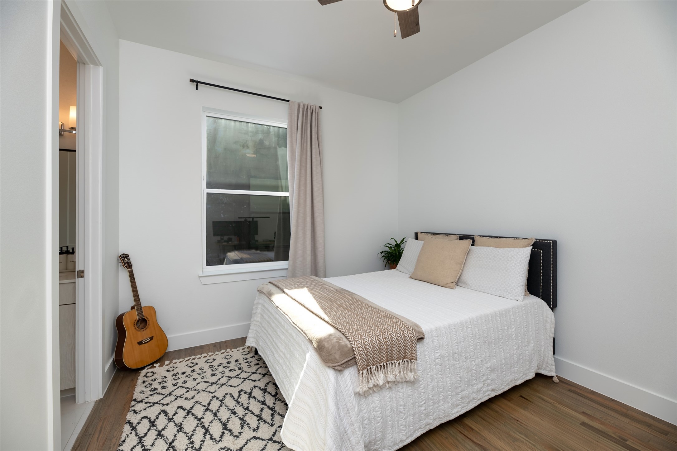 4205 Roseland Avenue 202