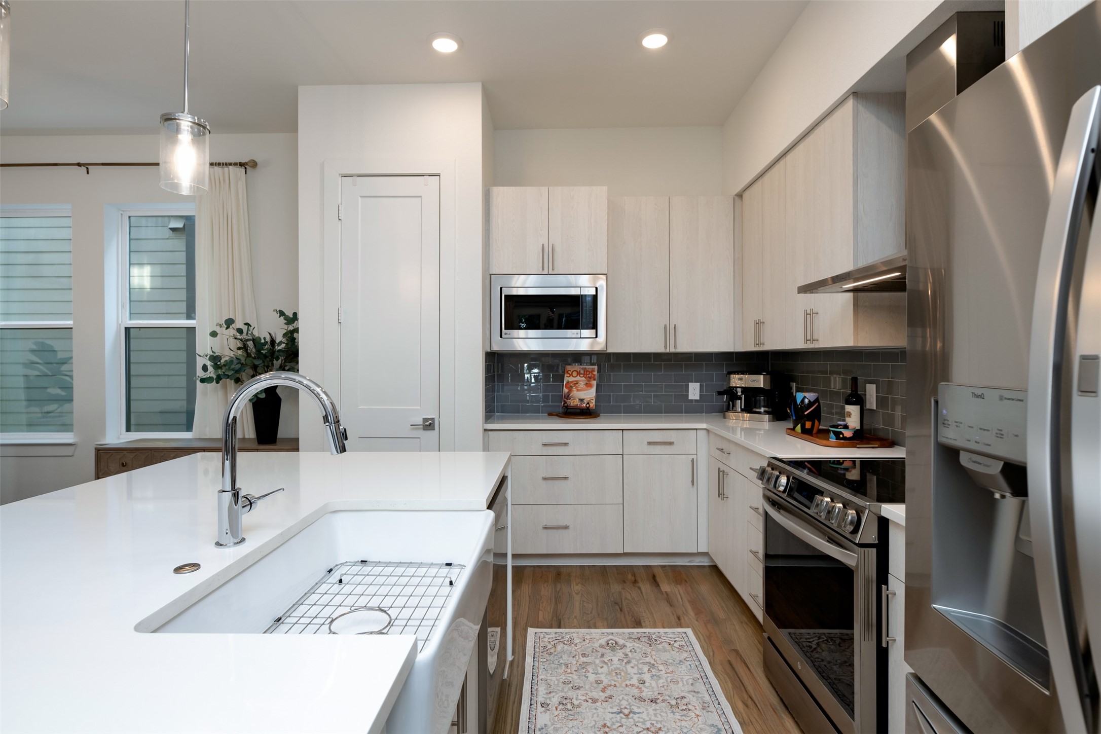 4205 Roseland Avenue 202