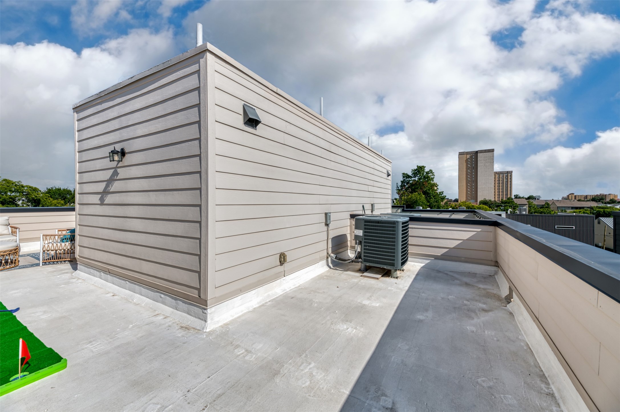 4205 Roseland Avenue 202