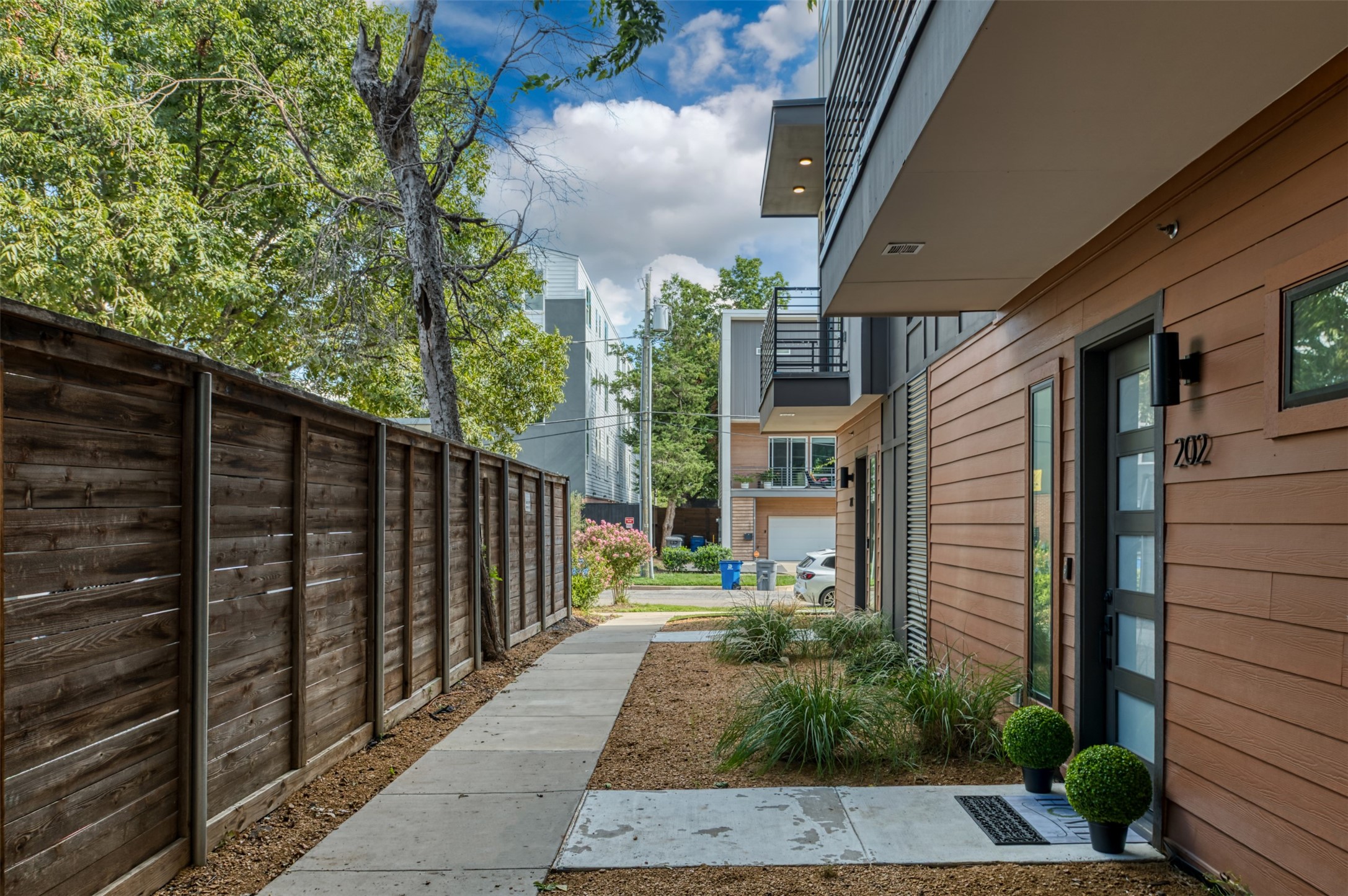 4205 Roseland Avenue 202
