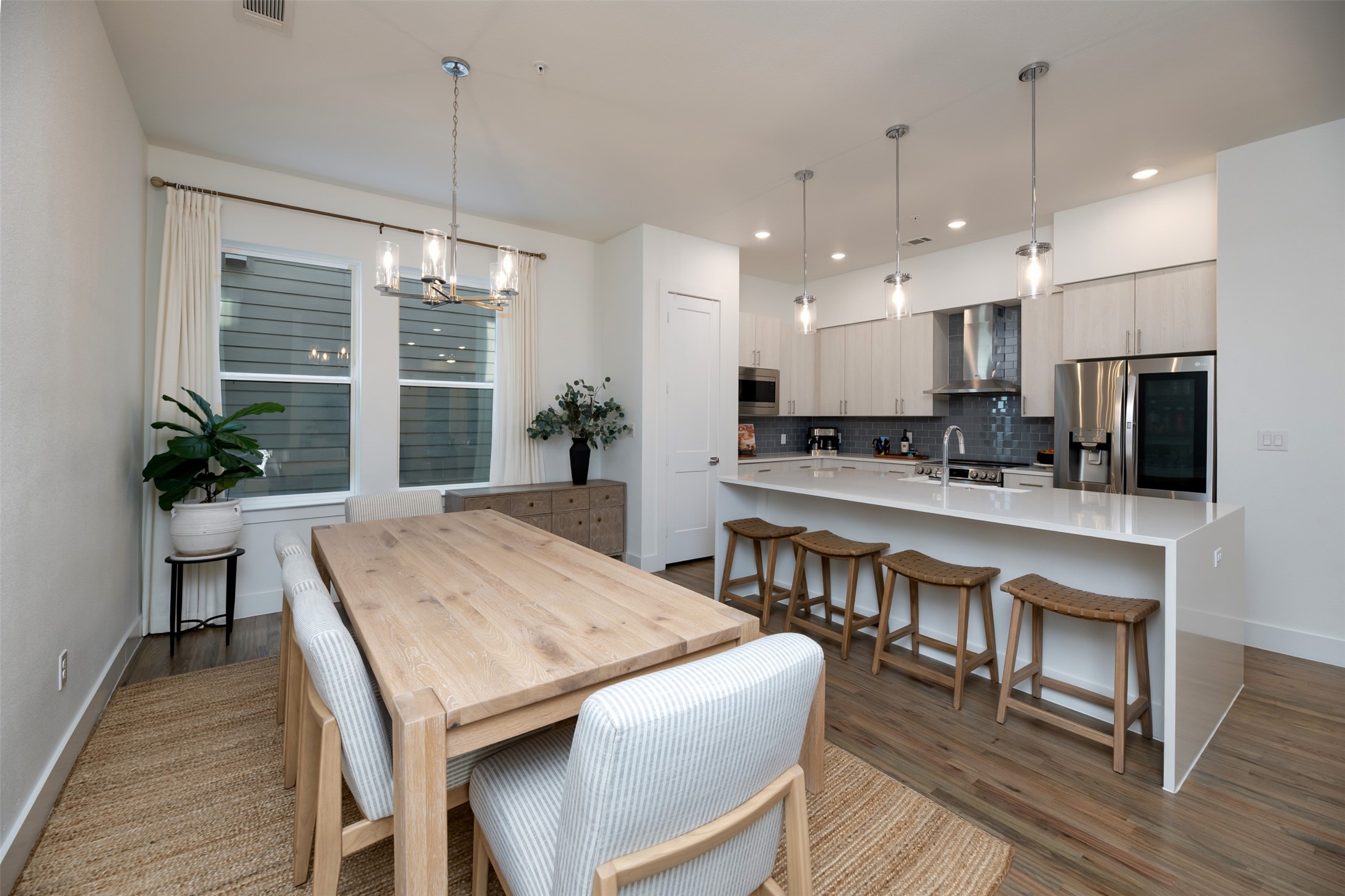 4205 Roseland Avenue 202