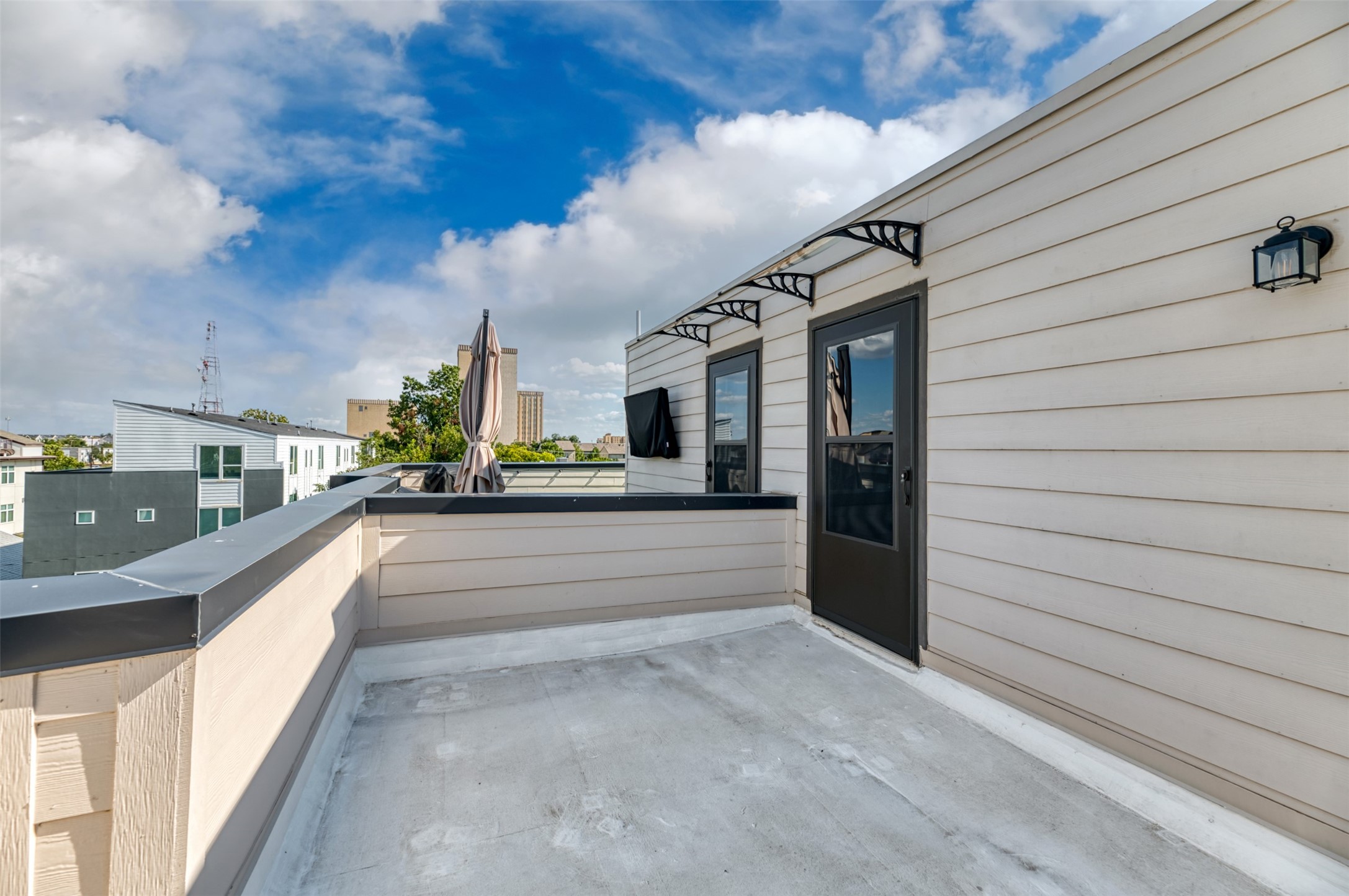 4205 Roseland Avenue 202