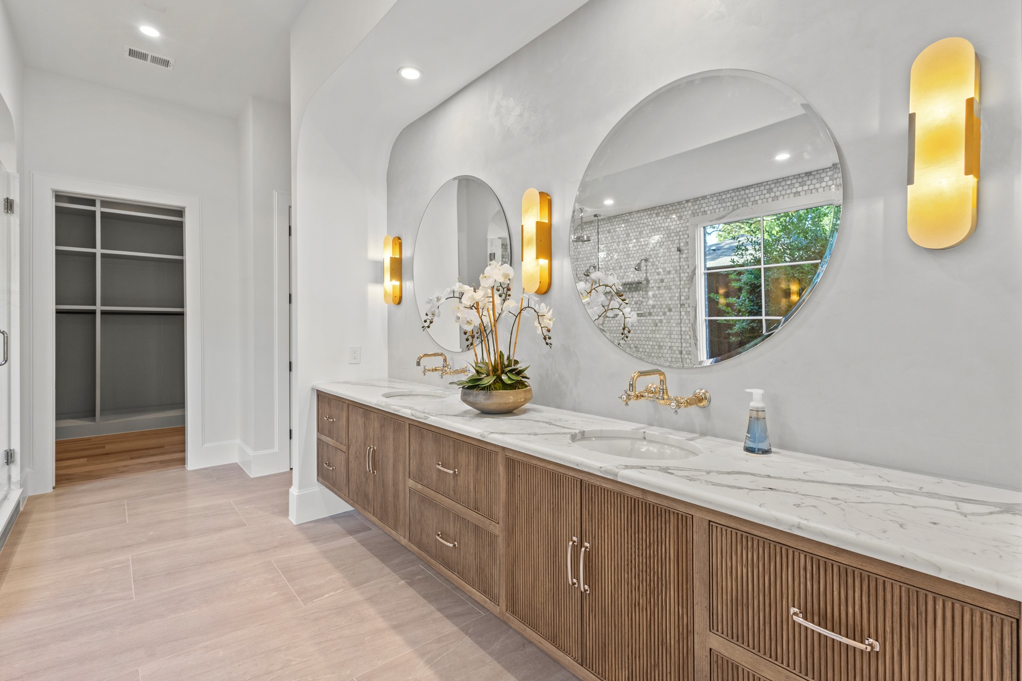 5925 Williamstown Road