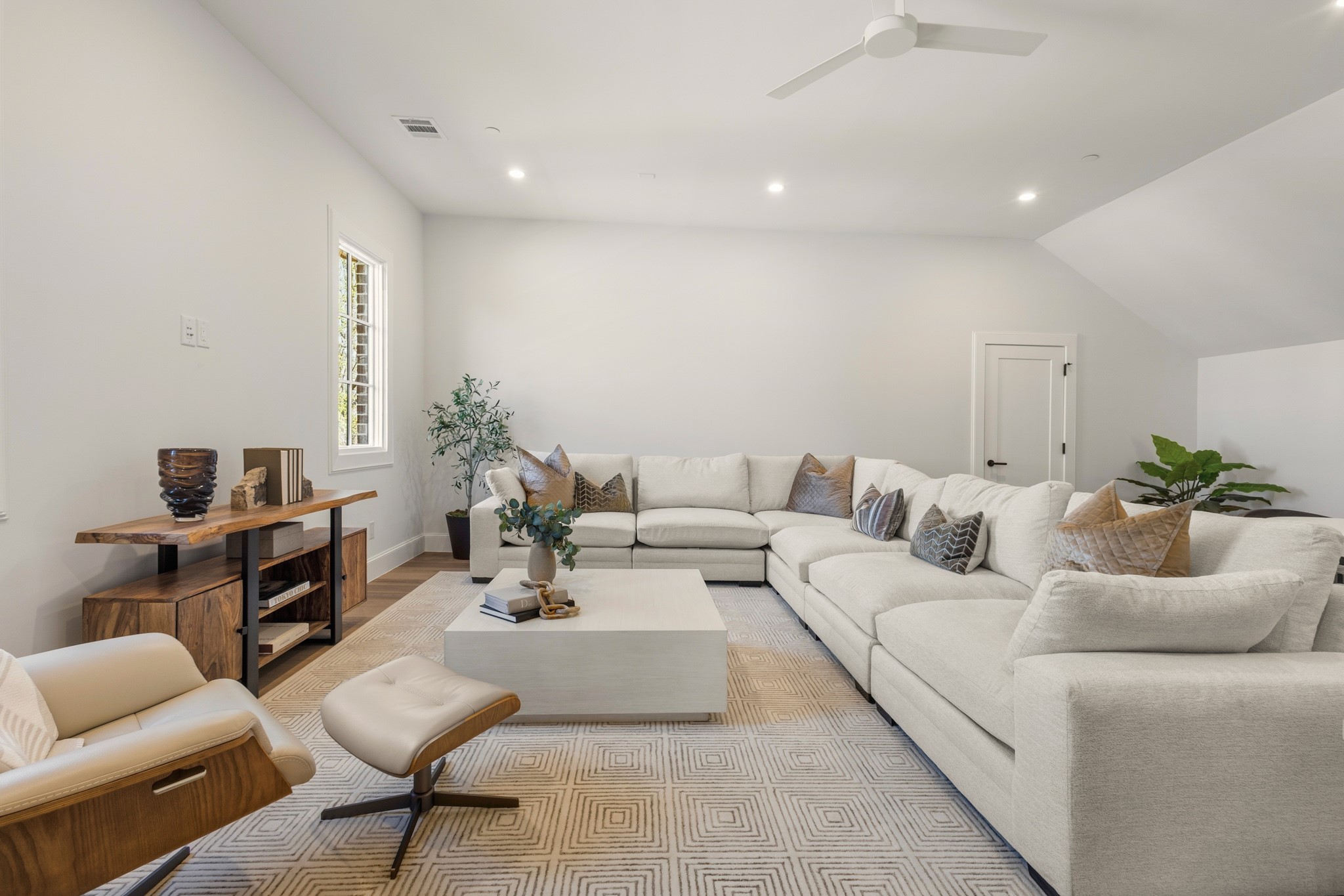 5925 Williamstown Road