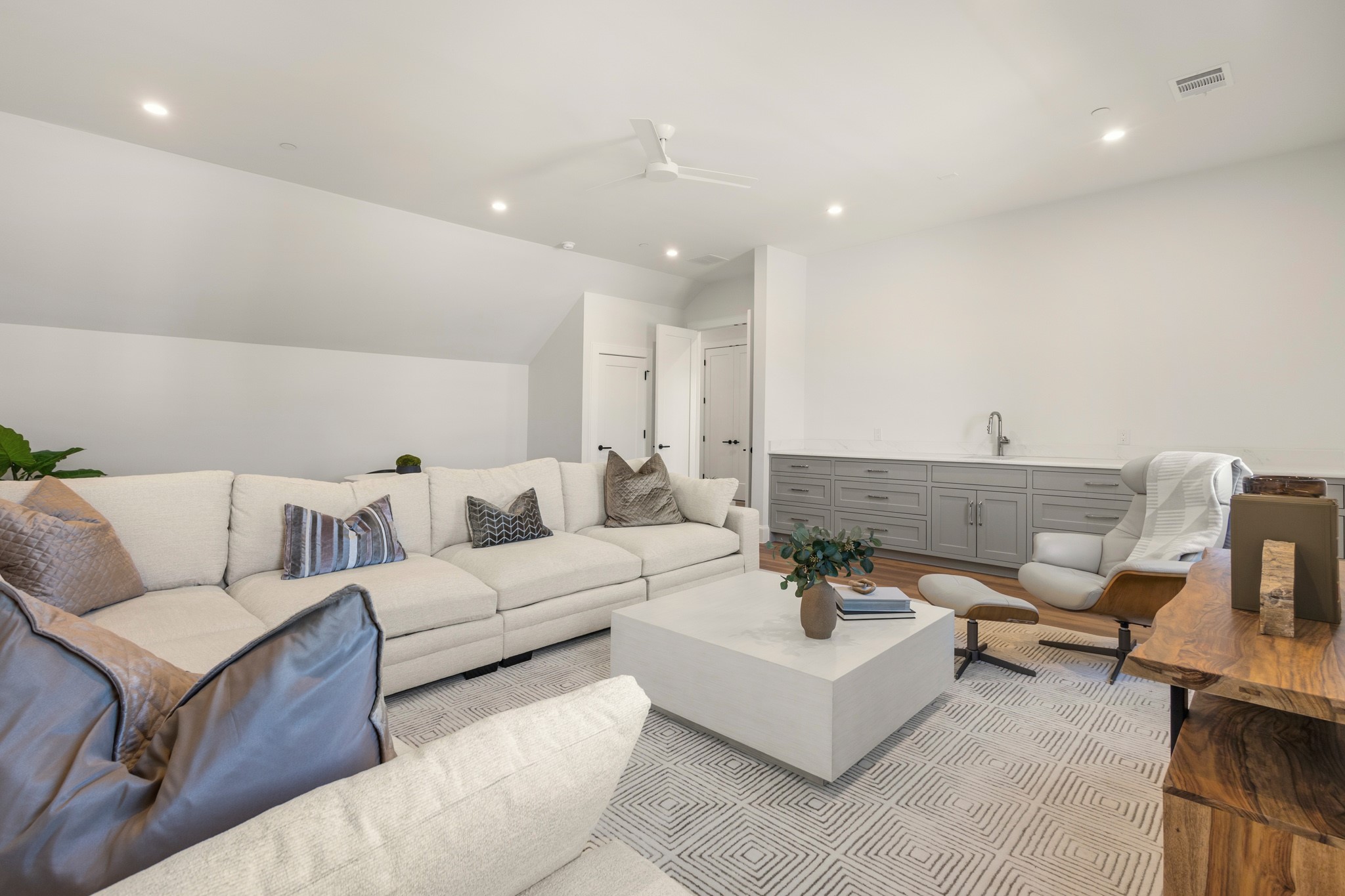 5925 Williamstown Road