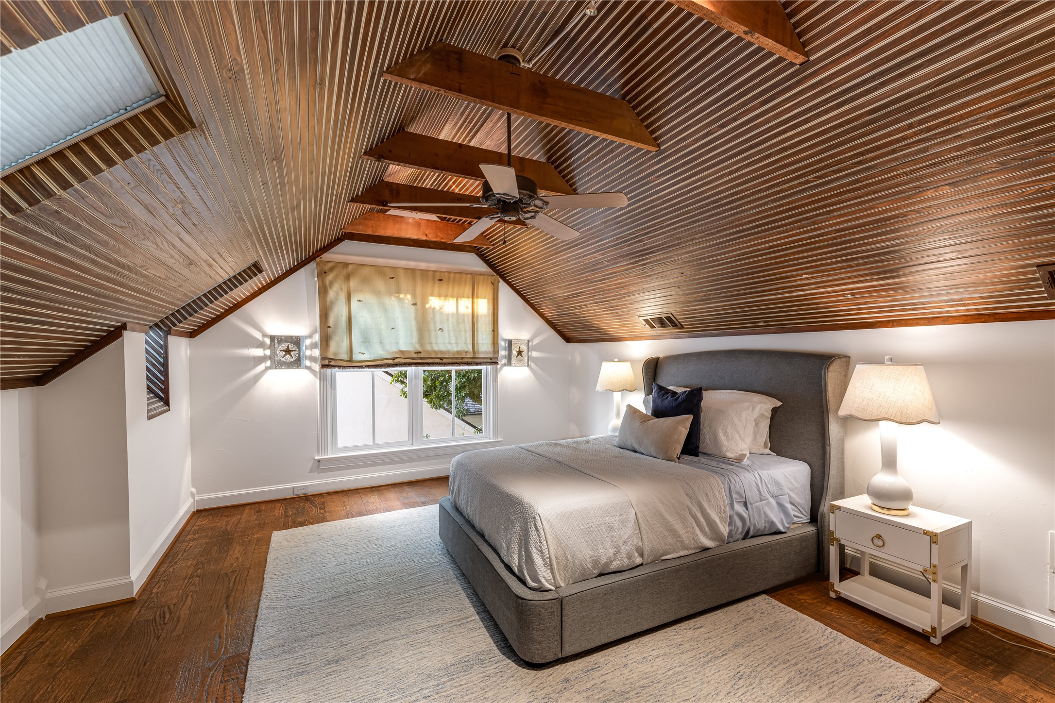 3933 Centenary Avenue