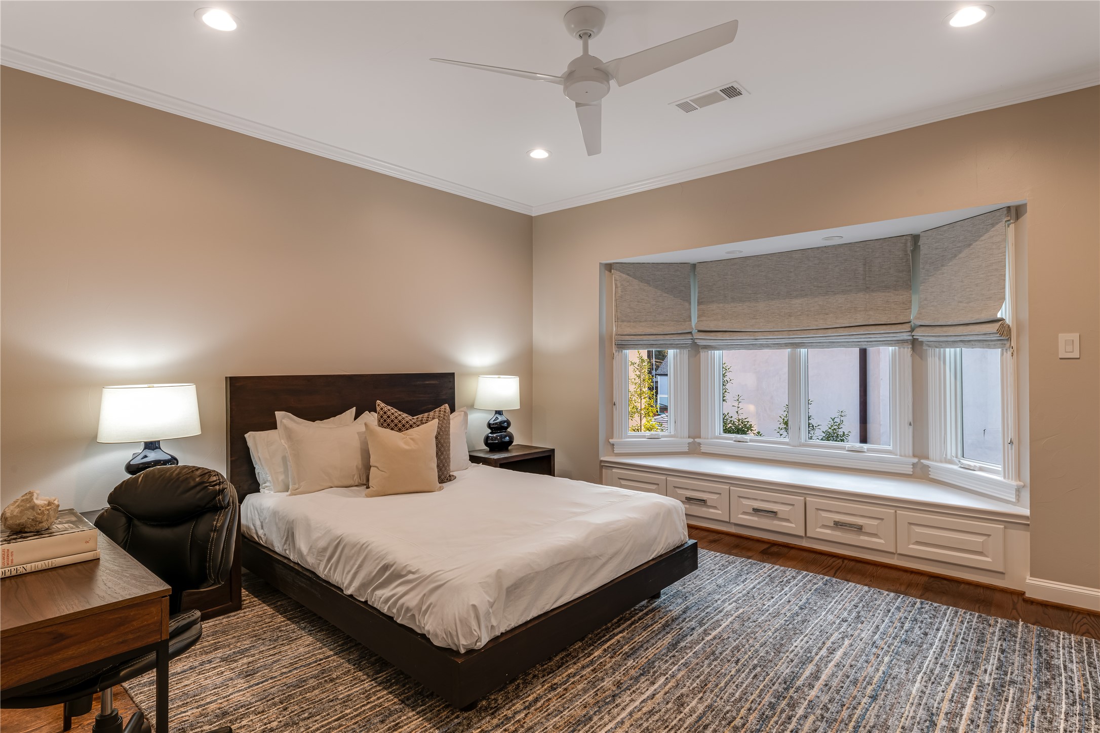 3933 Centenary Avenue