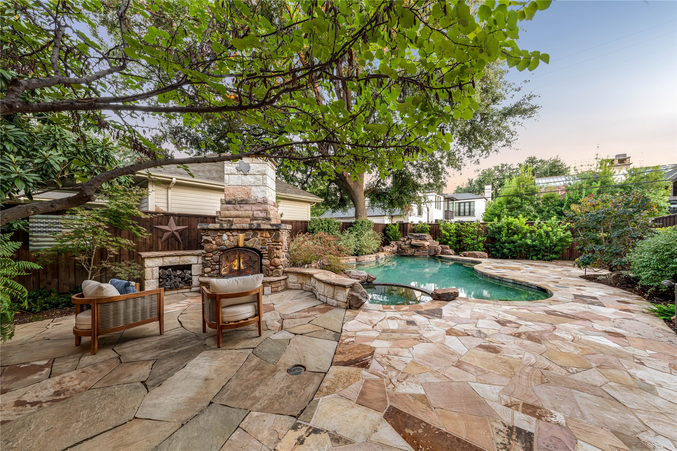 3933 Centenary Avenue